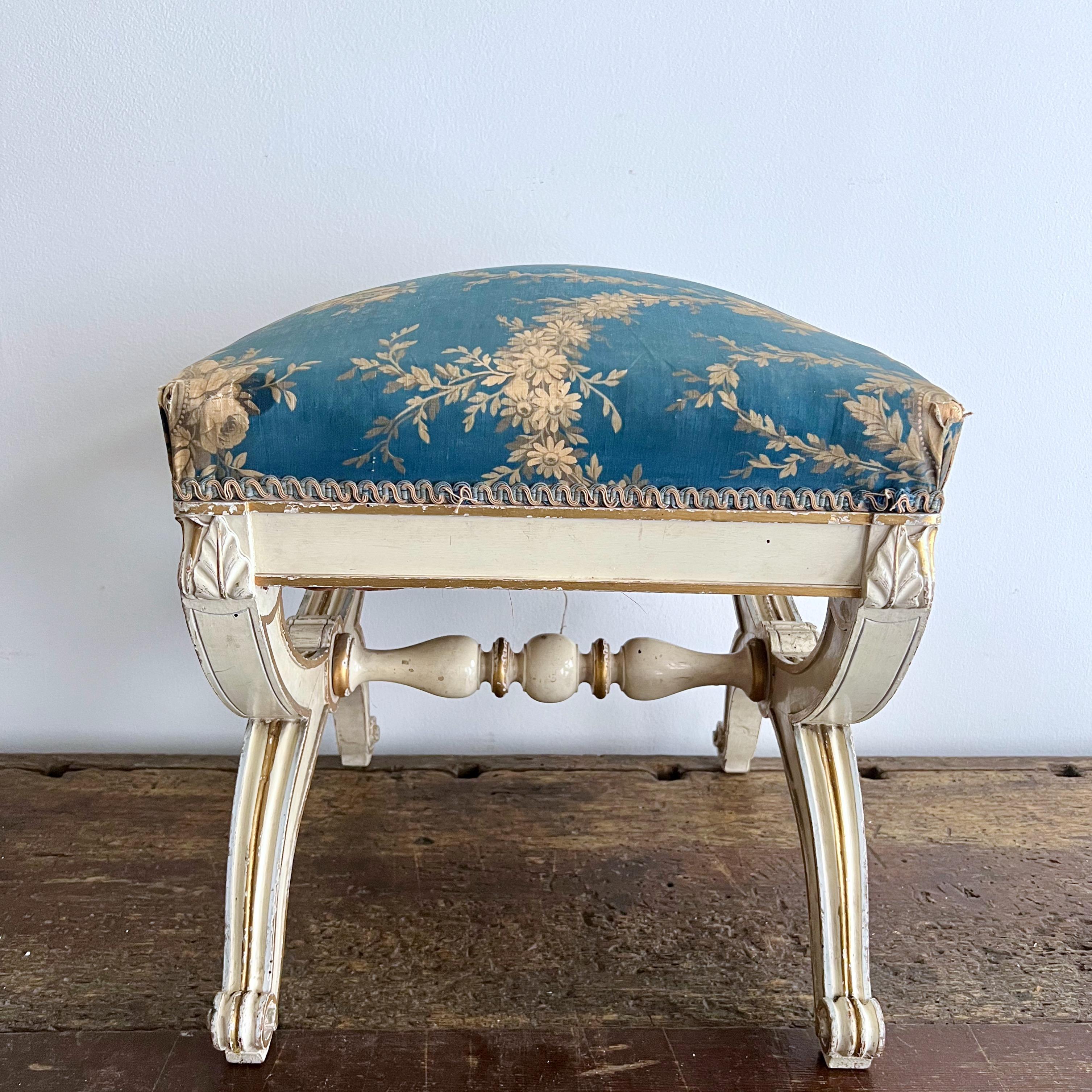 Pair of 19th century Italian Polychrome and Parcel-Gilt Curule Stools For Sale 6