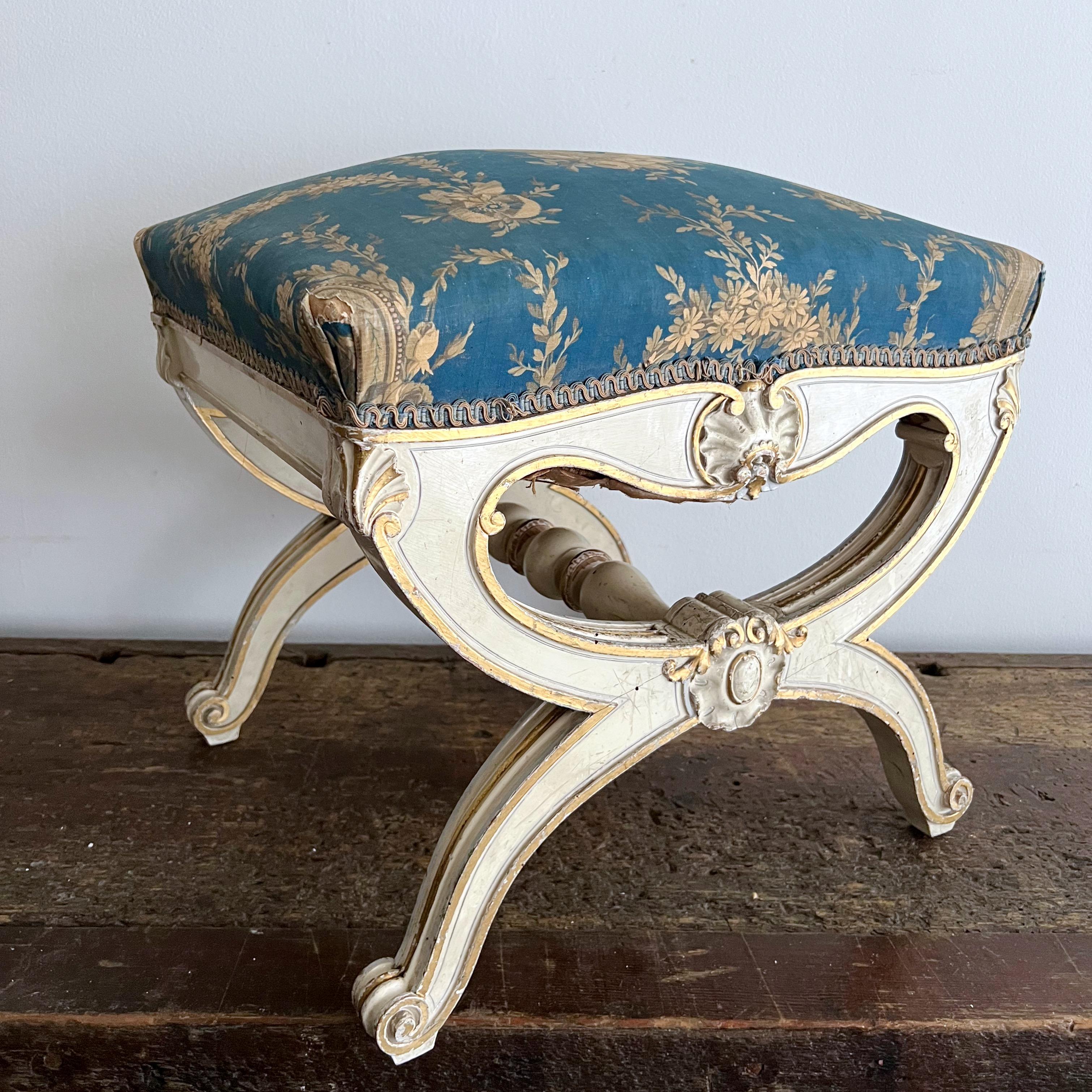 Pair of 19th century Italian Polychrome and Parcel-Gilt Curule Stools For Sale 3