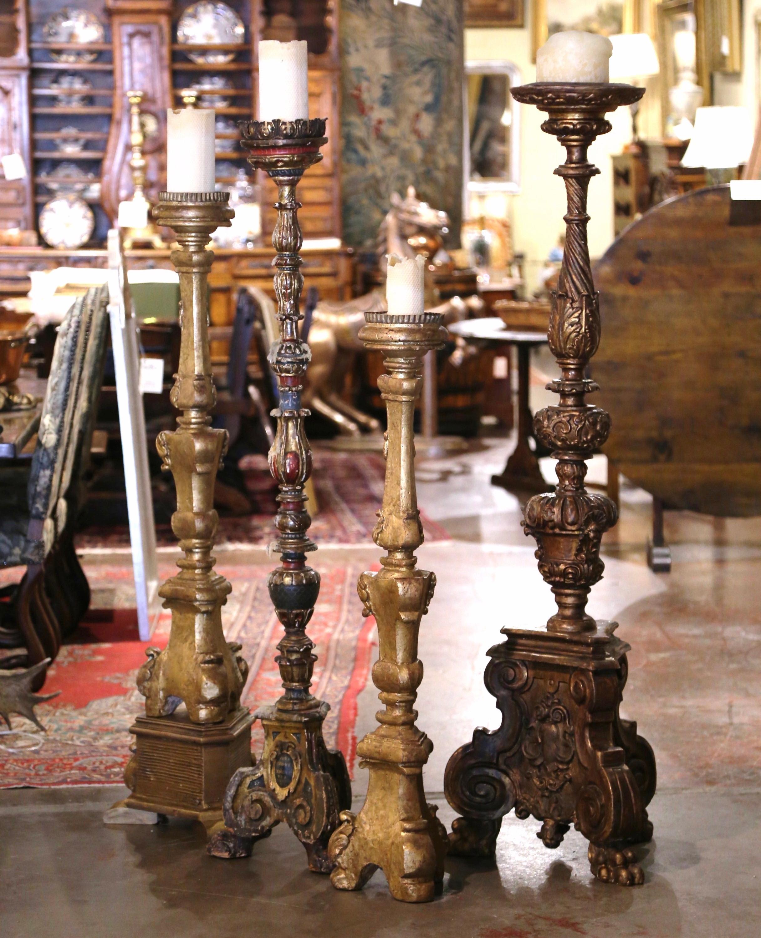 Paar italienische polychrom geschnitzte Kerzenständer aus vergoldetem Holz und lackiertem Holz aus dem 19. Jahrhundert im Angebot 3