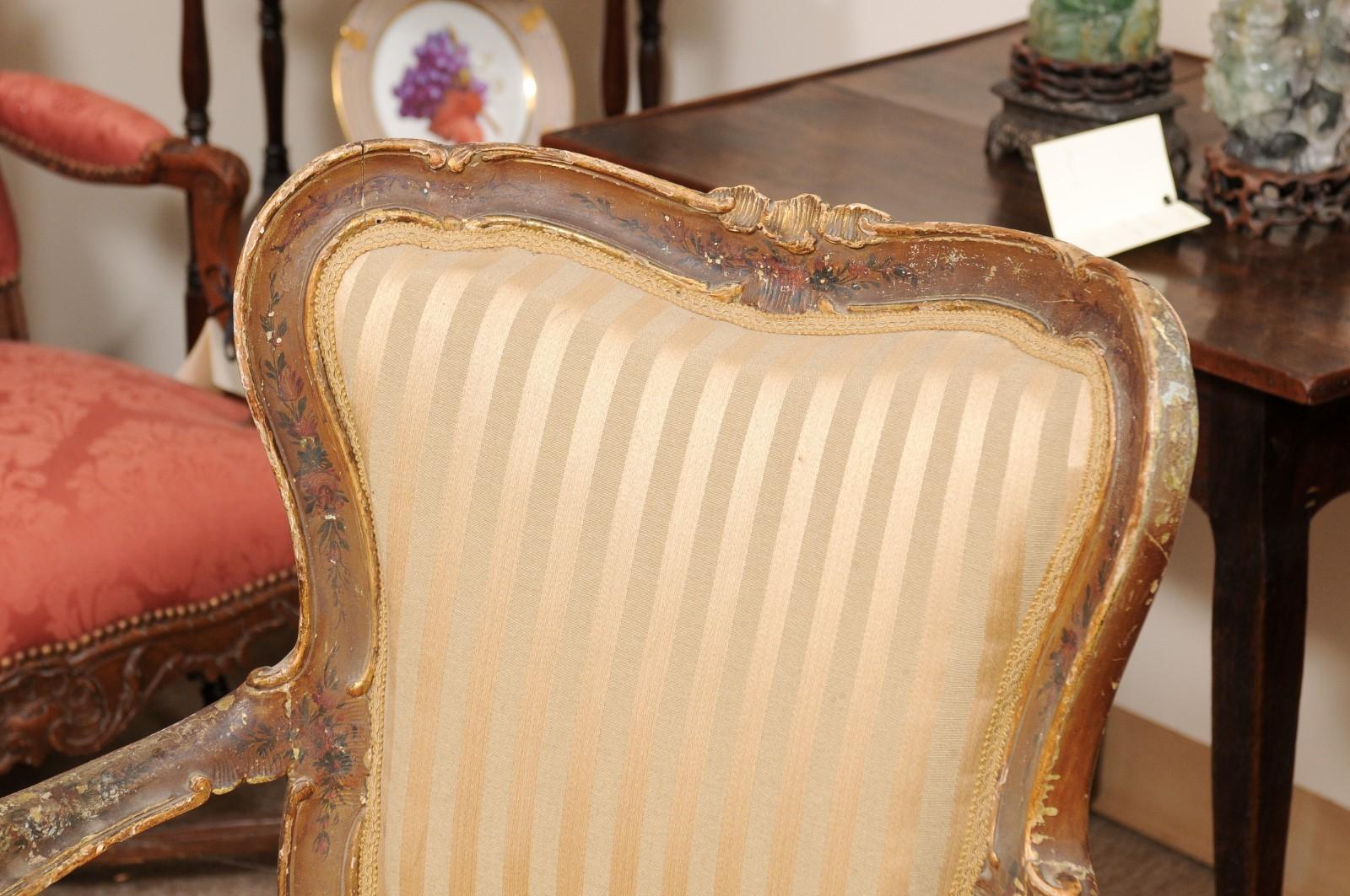 Paire de fauteuils peints rococo italiens du 19e siècle en vente 4