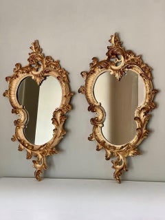 Paire de miroirs italiens du XIXe siècle de style rococo, peints en crème et dorés