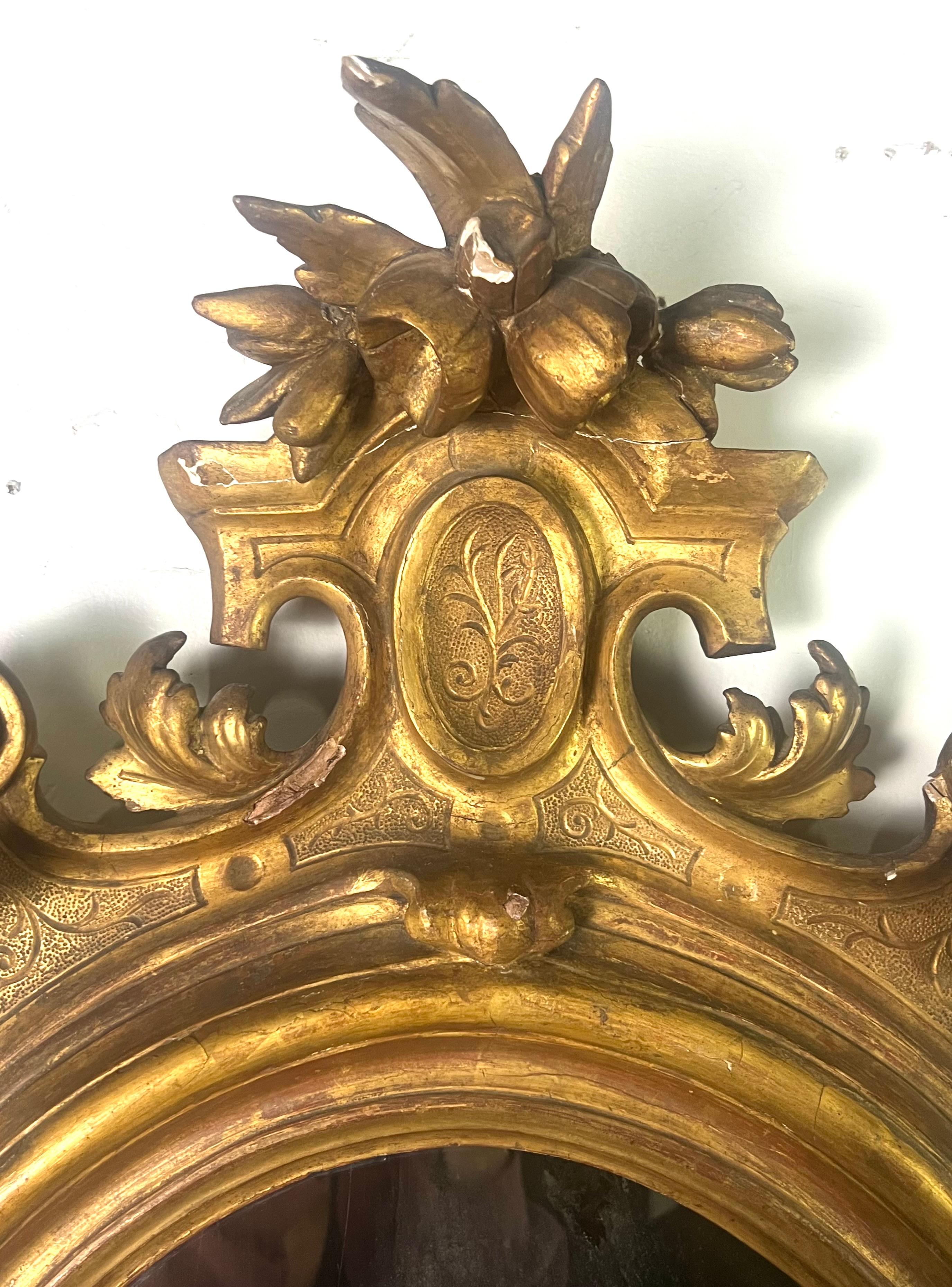 Coppia di specchi in legno dorato in stile rococò italiano del XIX secolo in vendita 4