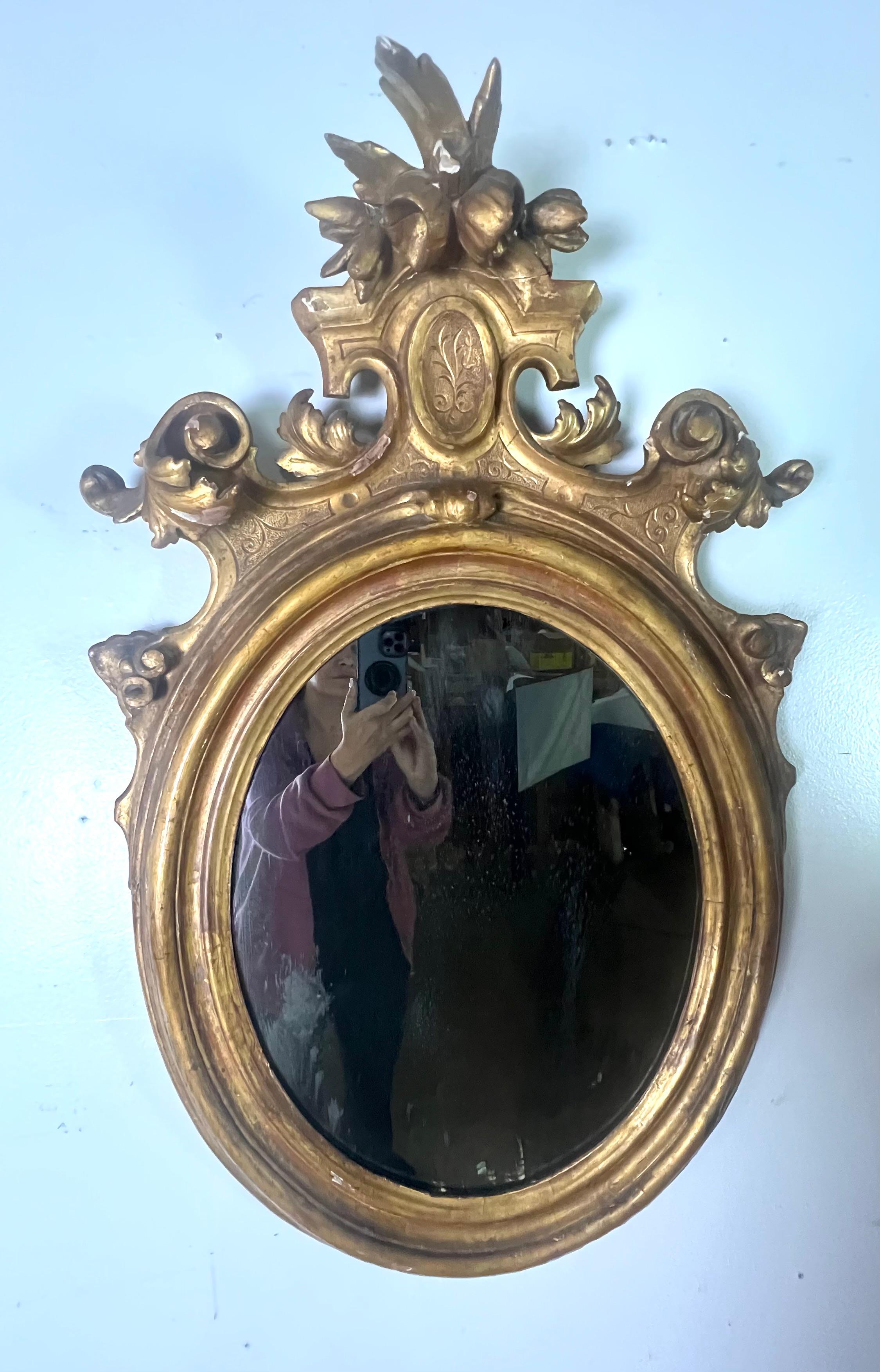 Coppia di specchi in legno dorato in stile rococò italiano del XIX secolo in vendita 5