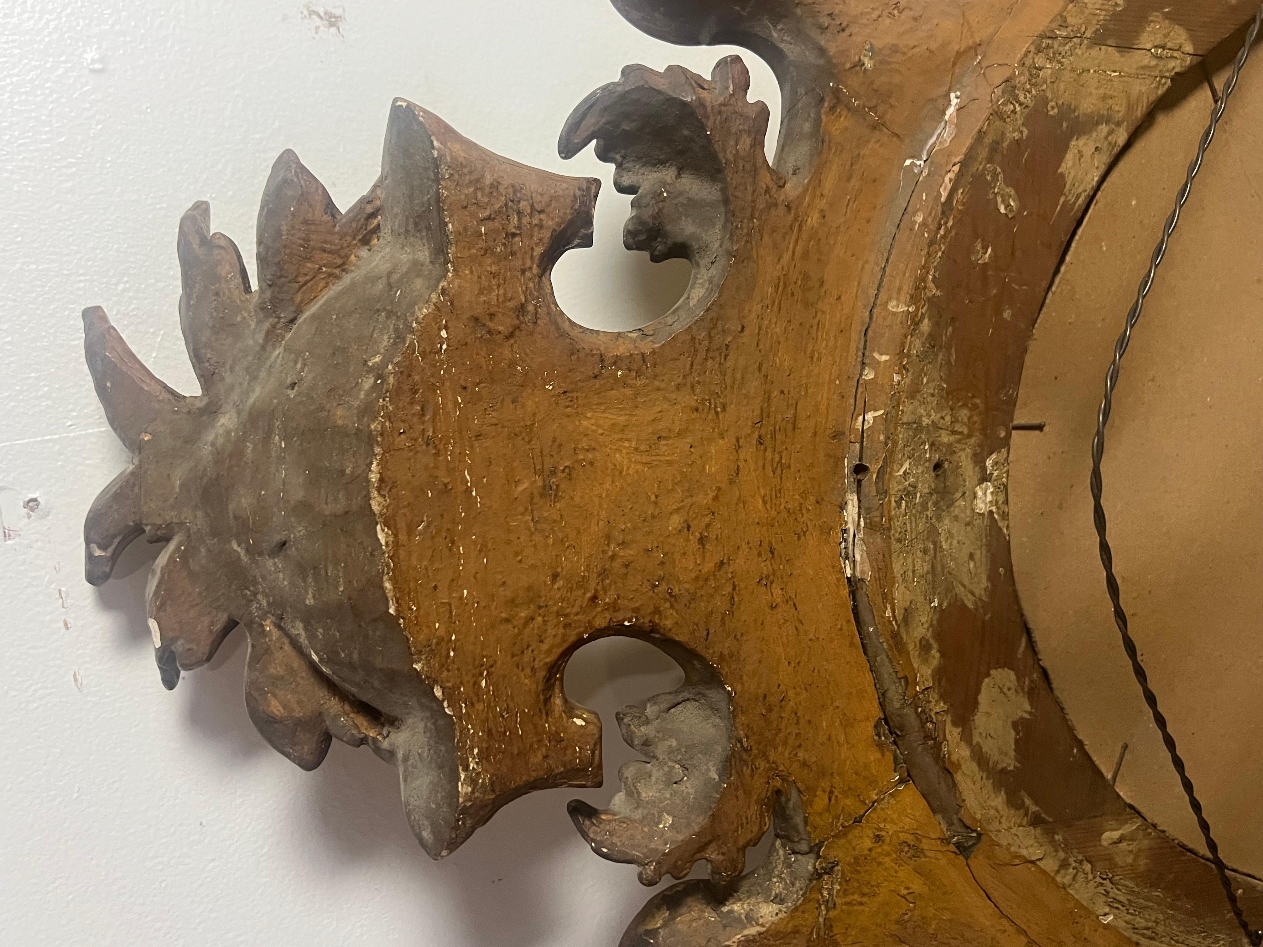 Coppia di specchi in legno dorato in stile rococò italiano del XIX secolo in vendita 11