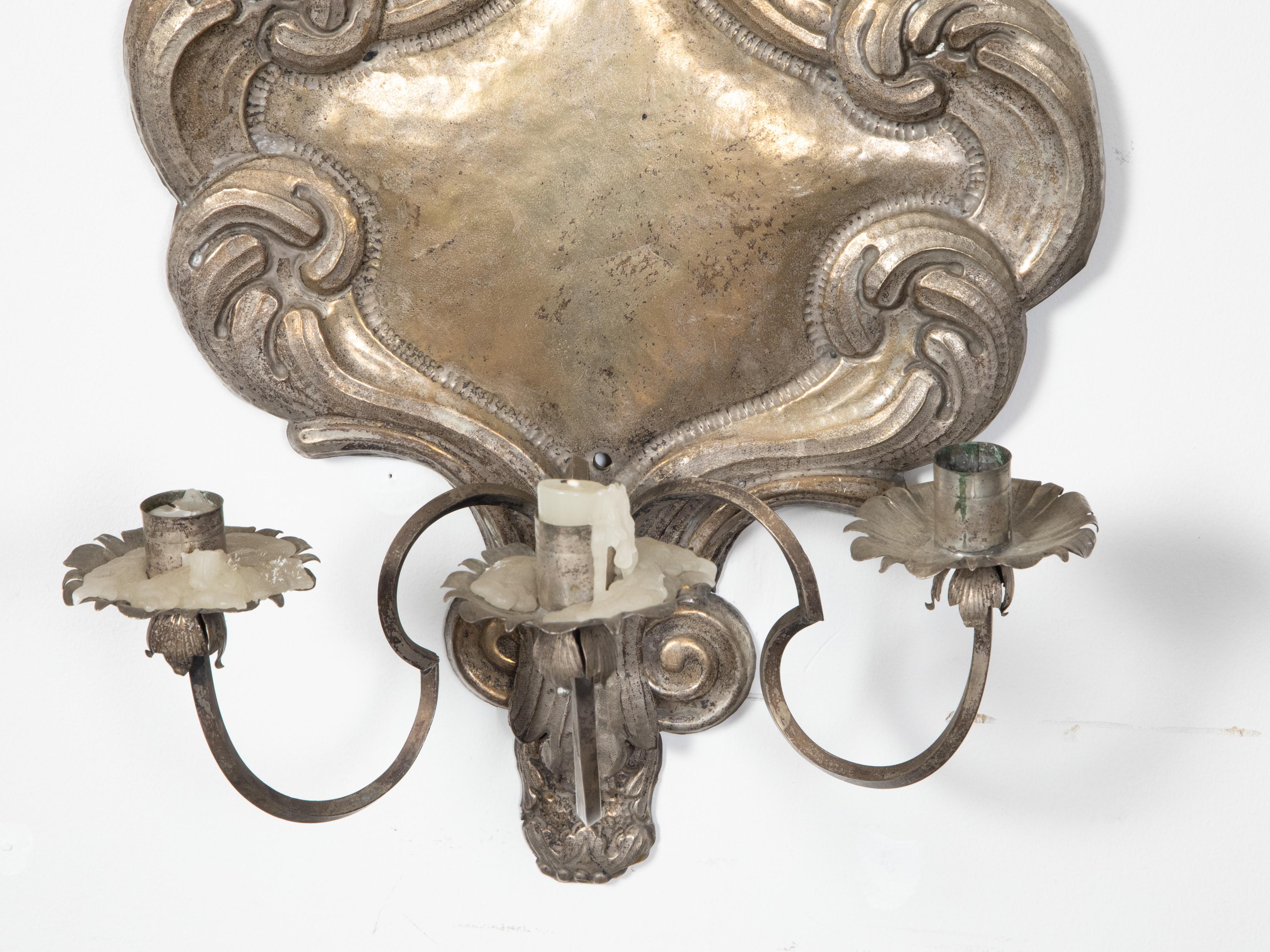 Pair of 19th Century Italian Rococo Style Tin Candle Sconces with Feather Motifs For Sale 1