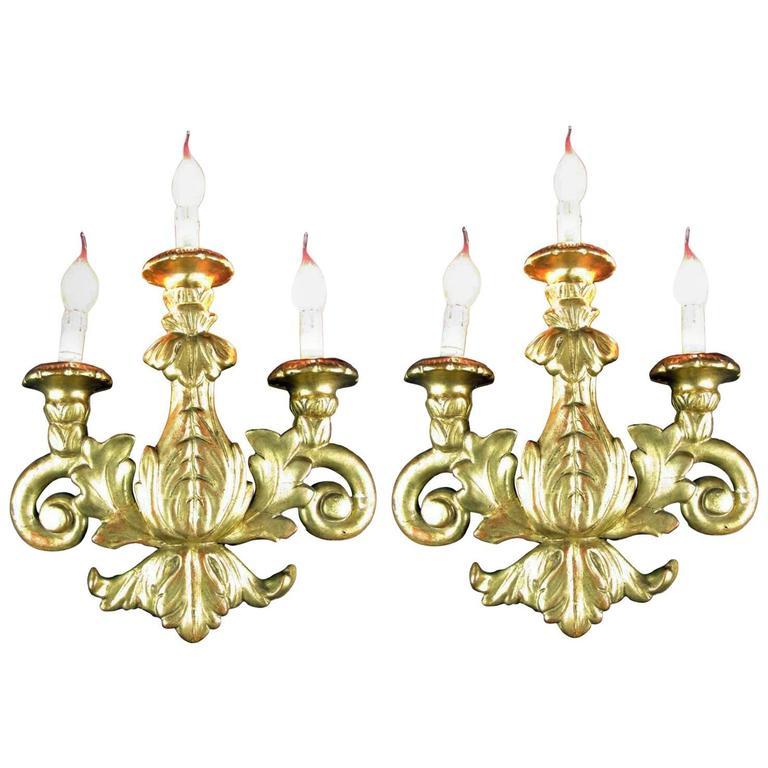 Pair of 19th Century Italian Sconces Carved Gilt Wood Three-Light Wall Lights In Excellent Condition In Milan, IT