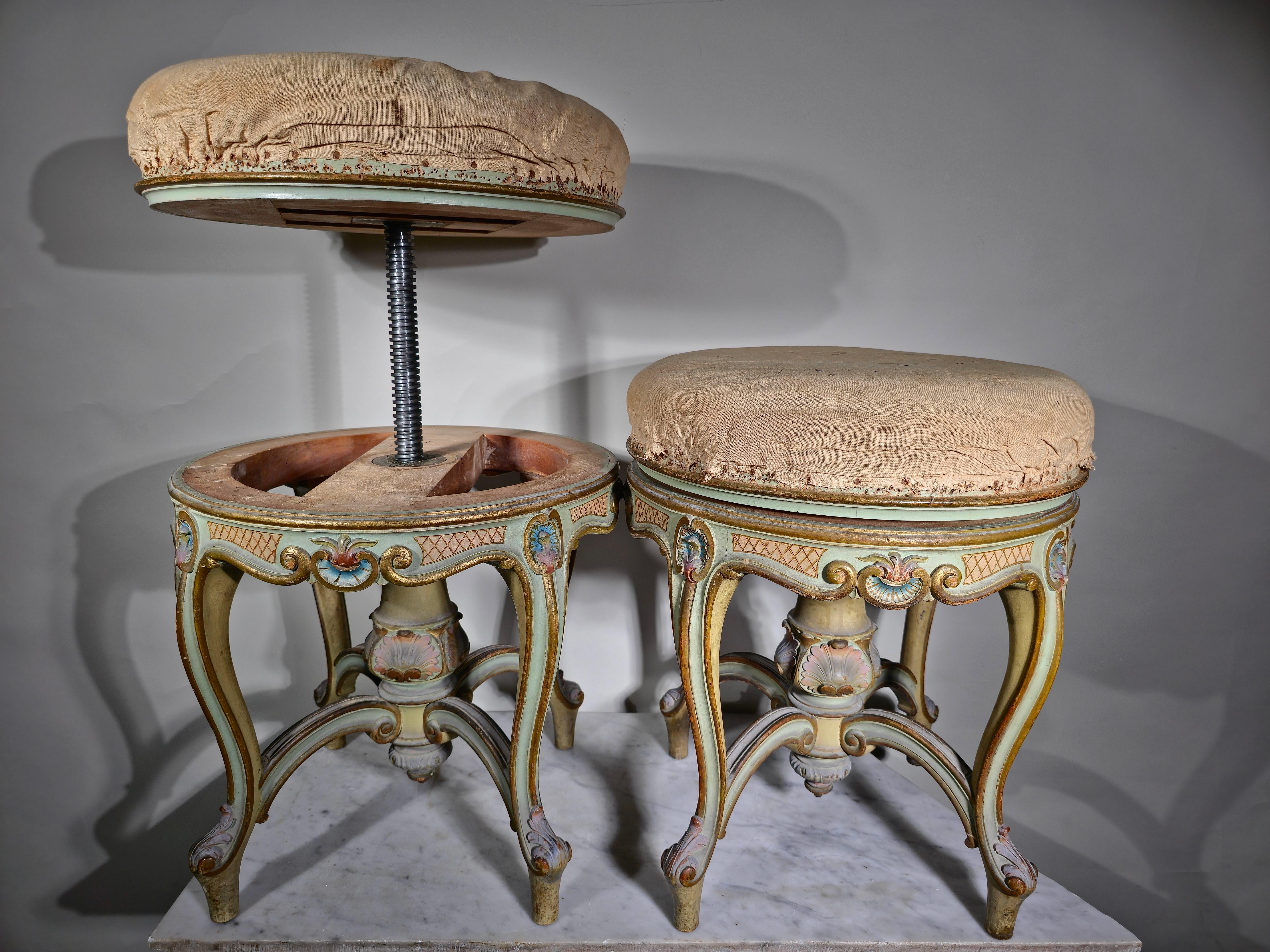 Pair of 19th Century Italian Stools In Good Condition For Sale In Madrid, ES