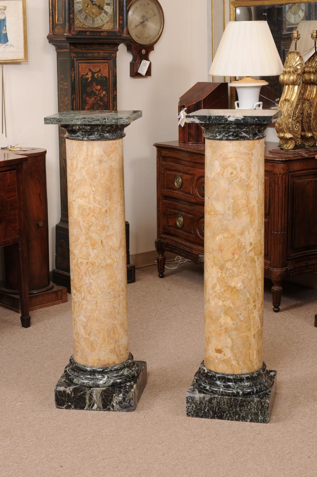 Paire de colonnes / piédestaux italiens du 19ème siècle en marbre brun clair et vert en vente 8