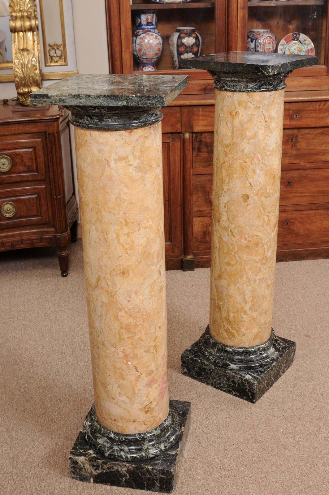 Paire de colonnes / piédestaux italiens du 19ème siècle en marbre brun clair et vert en vente 5