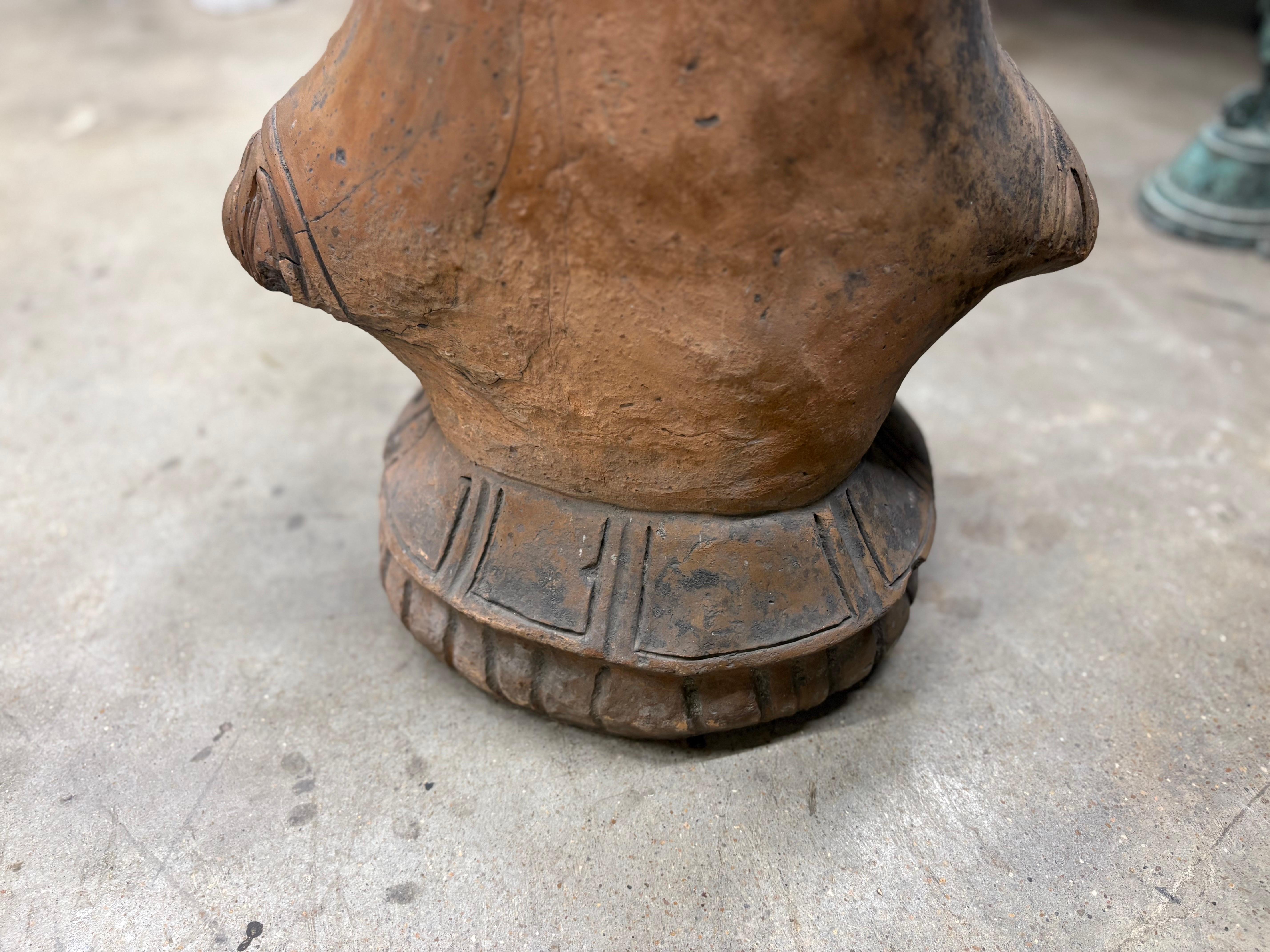 Coppia di busti in terracotta italiana del XIX secolo in vendita 5