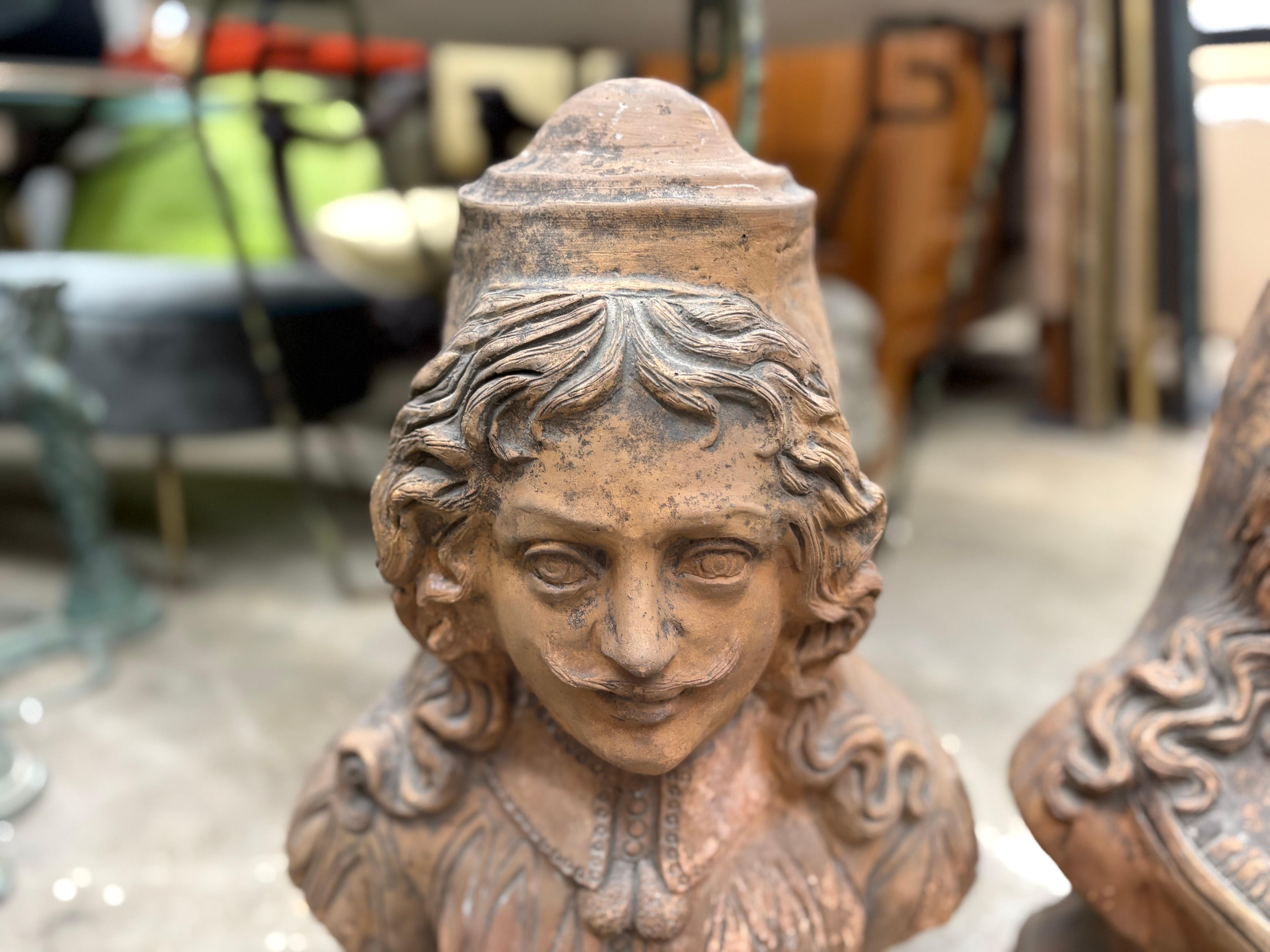 Coppia di busti in terracotta italiana del XIX secolo in vendita 1