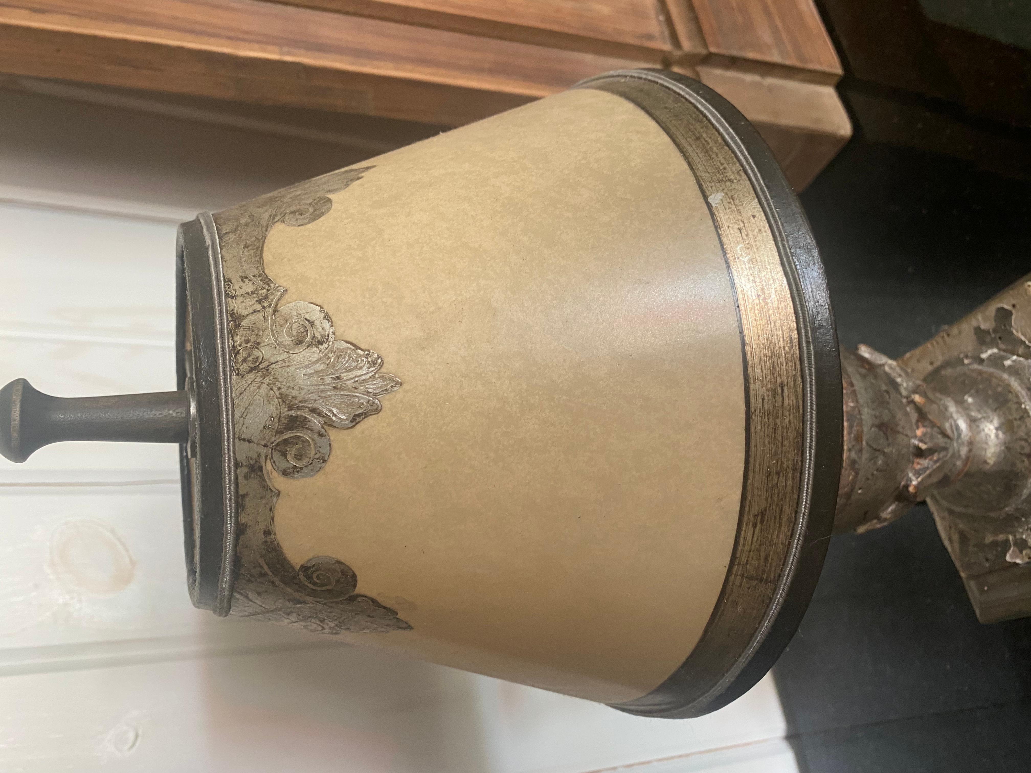 Italiano Pair of 19th Century Italian Urns Mounted as Lamps with Custom Shades in vendita