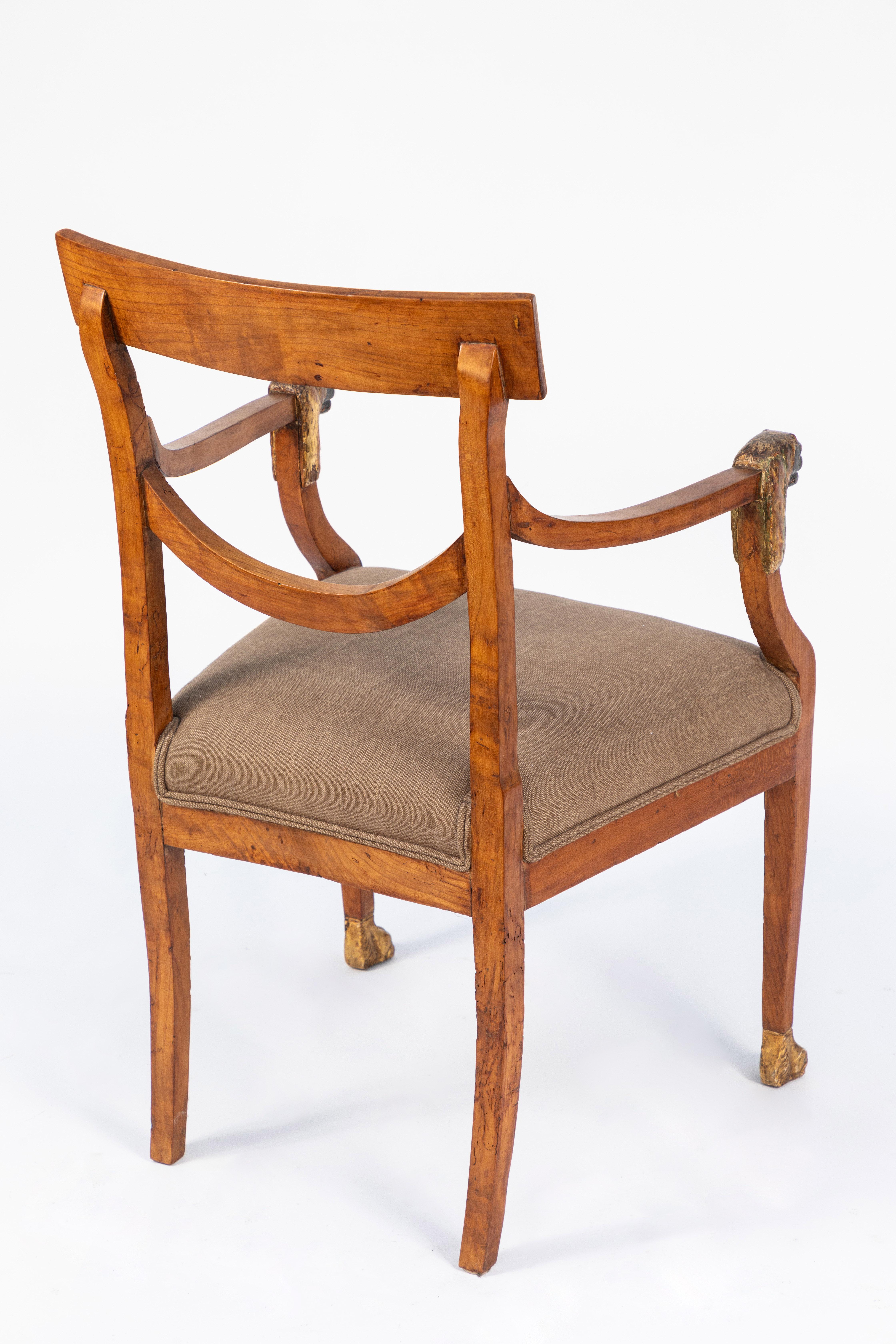 Pair of 19th Century Italian Walnut Armchairs For Sale 1