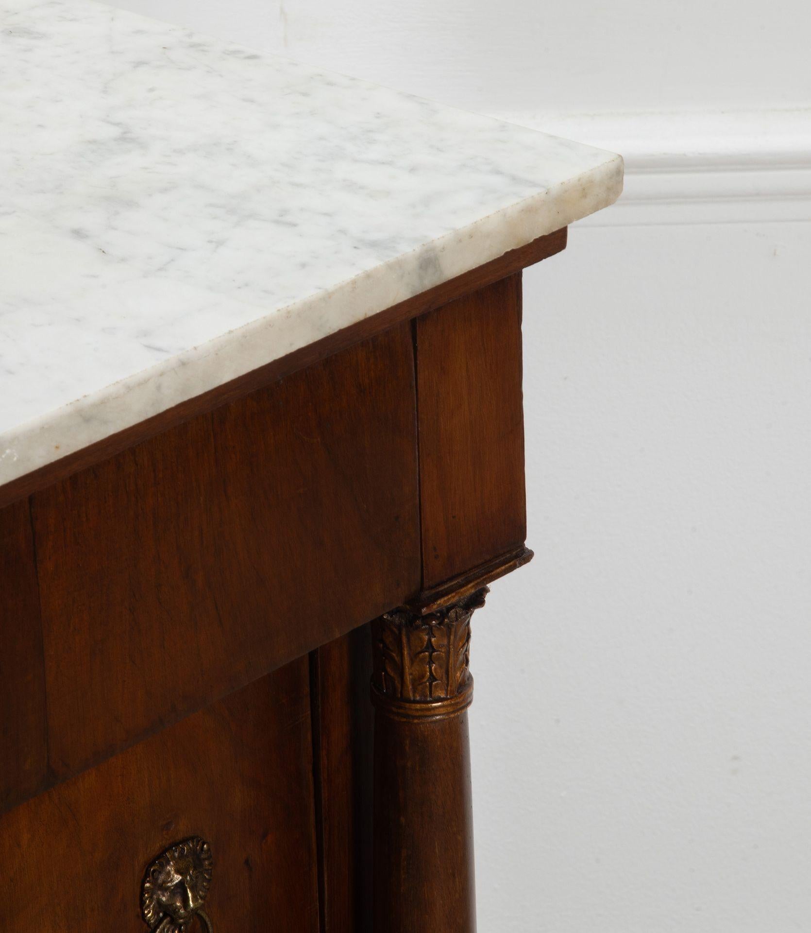 Coppia di comodini in legno di noce del XIX secolo 4