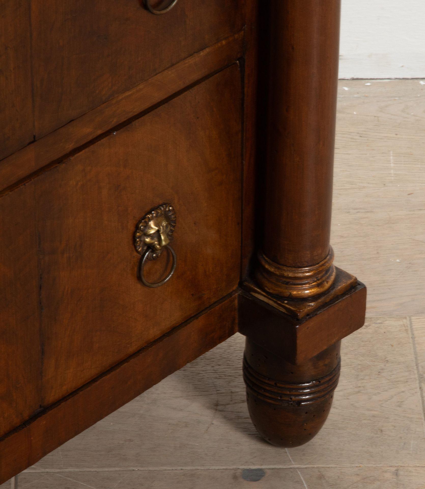 Coppia di comodini in legno di noce del XIX secolo 5
