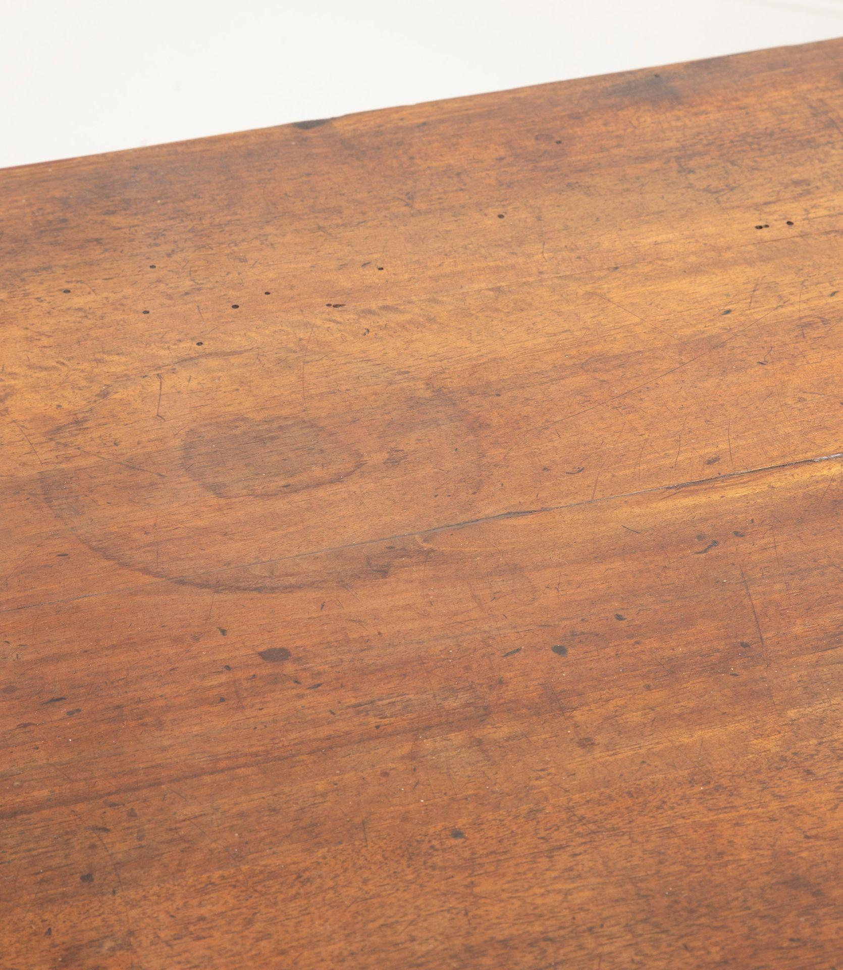 Italiano Coppia di commodes in legno di noce del XIX secolo in vendita
