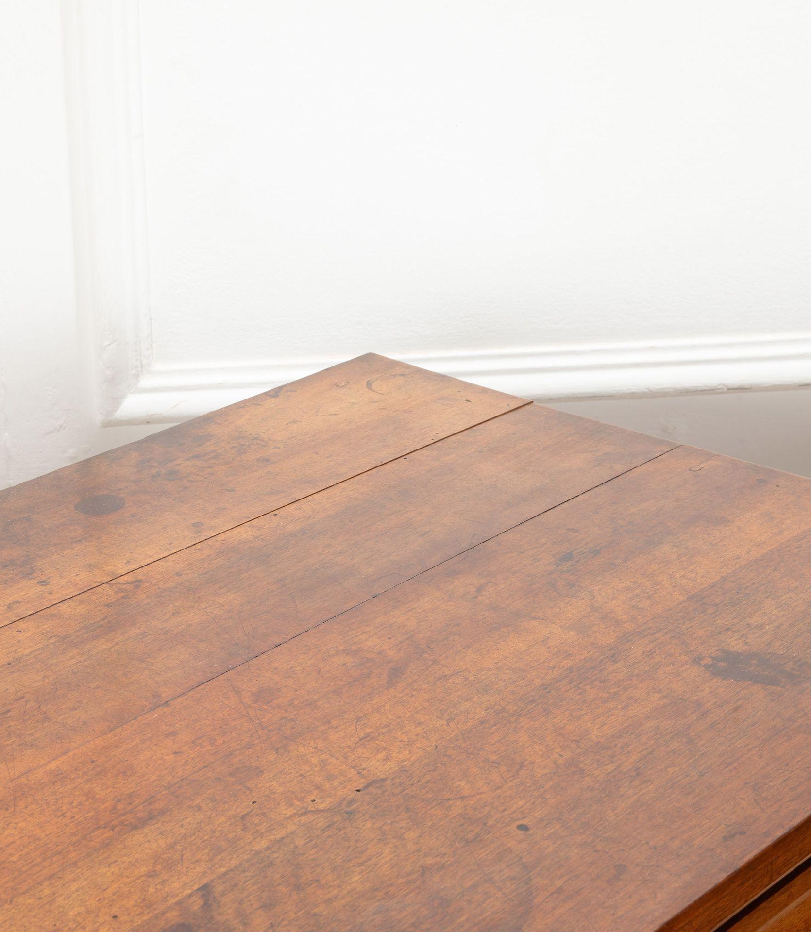 Coppia di commodes in legno di noce del XIX secolo In condizioni buone in vendita a Gloucestershire, GB