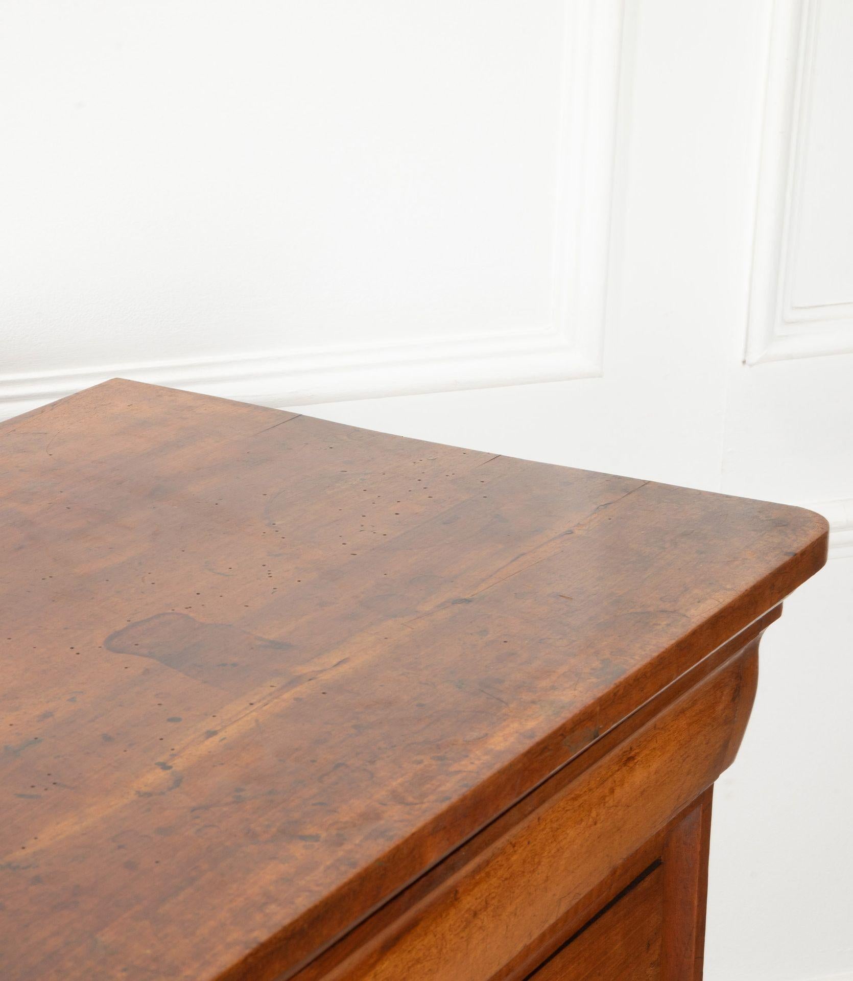 Noce Coppia di commodes in legno di noce del XIX secolo in vendita