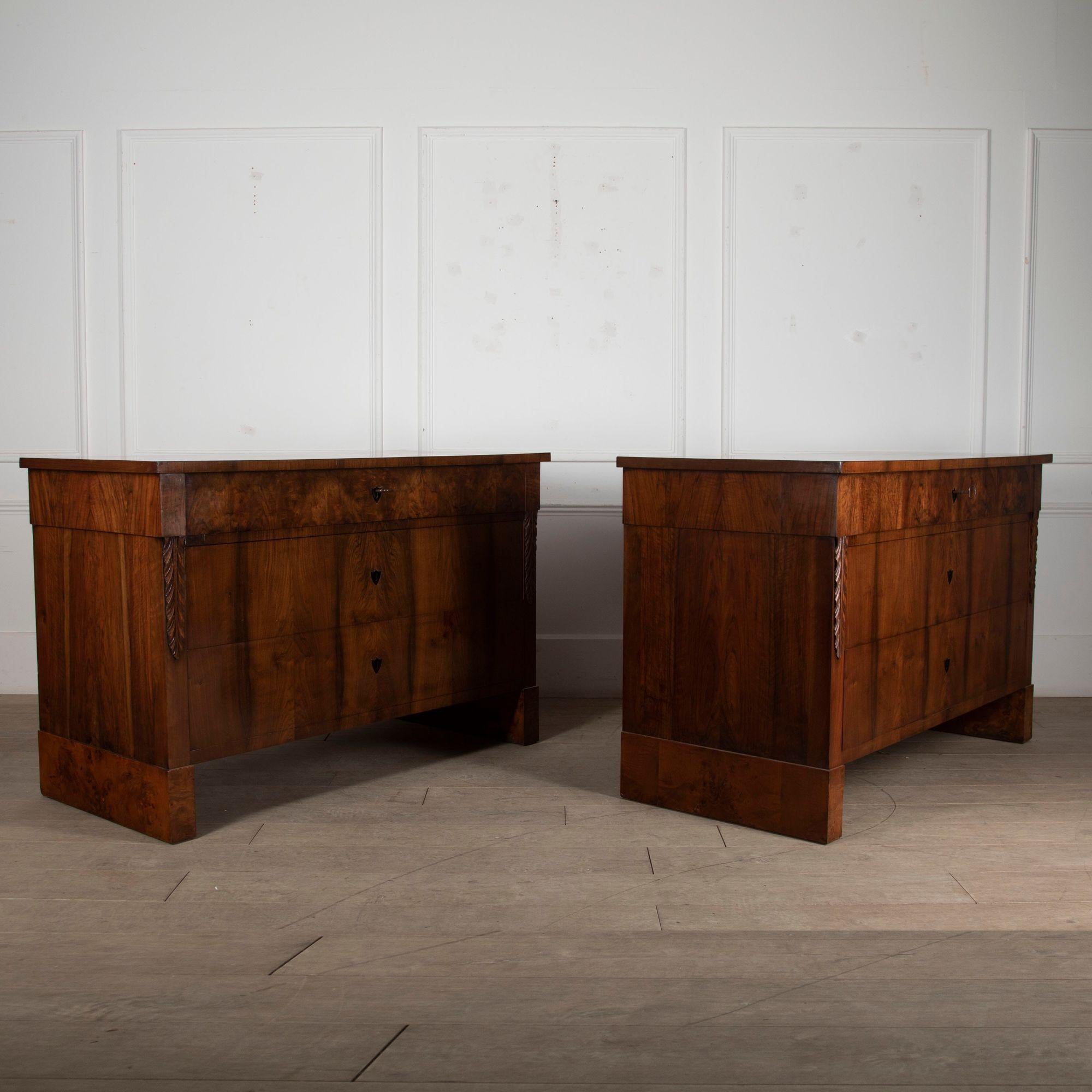 Pair of 19th Century Italian Walnut Commodes For Sale 3