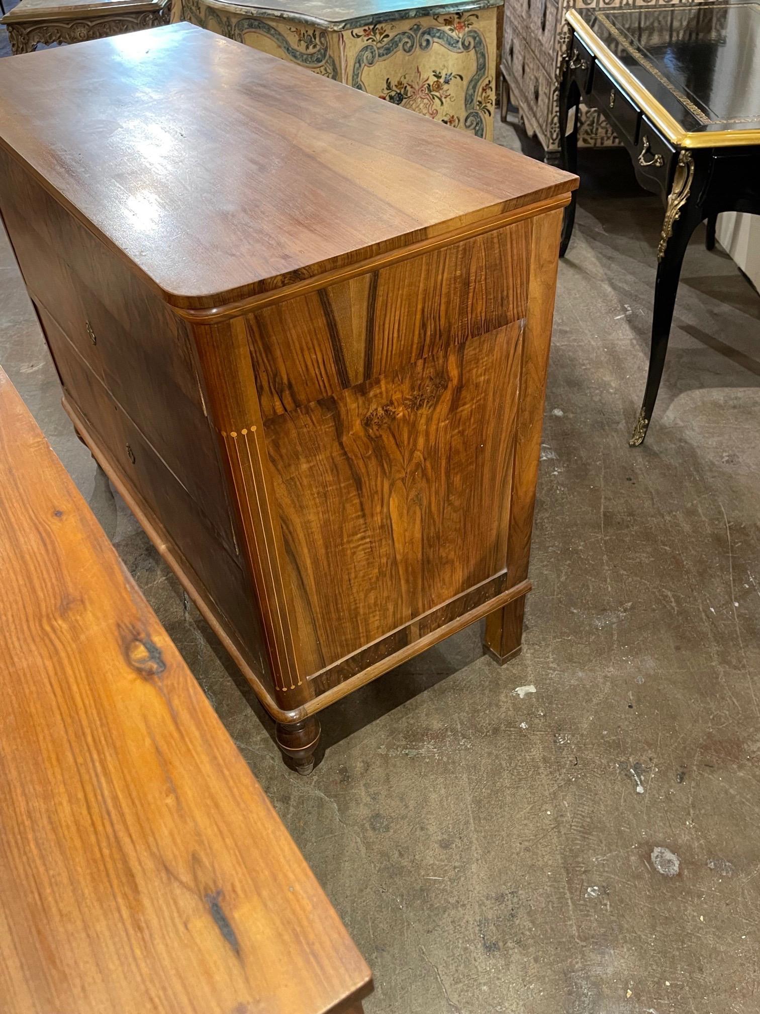 Pair of 19th Century Italian Walnut Commodes For Sale 5