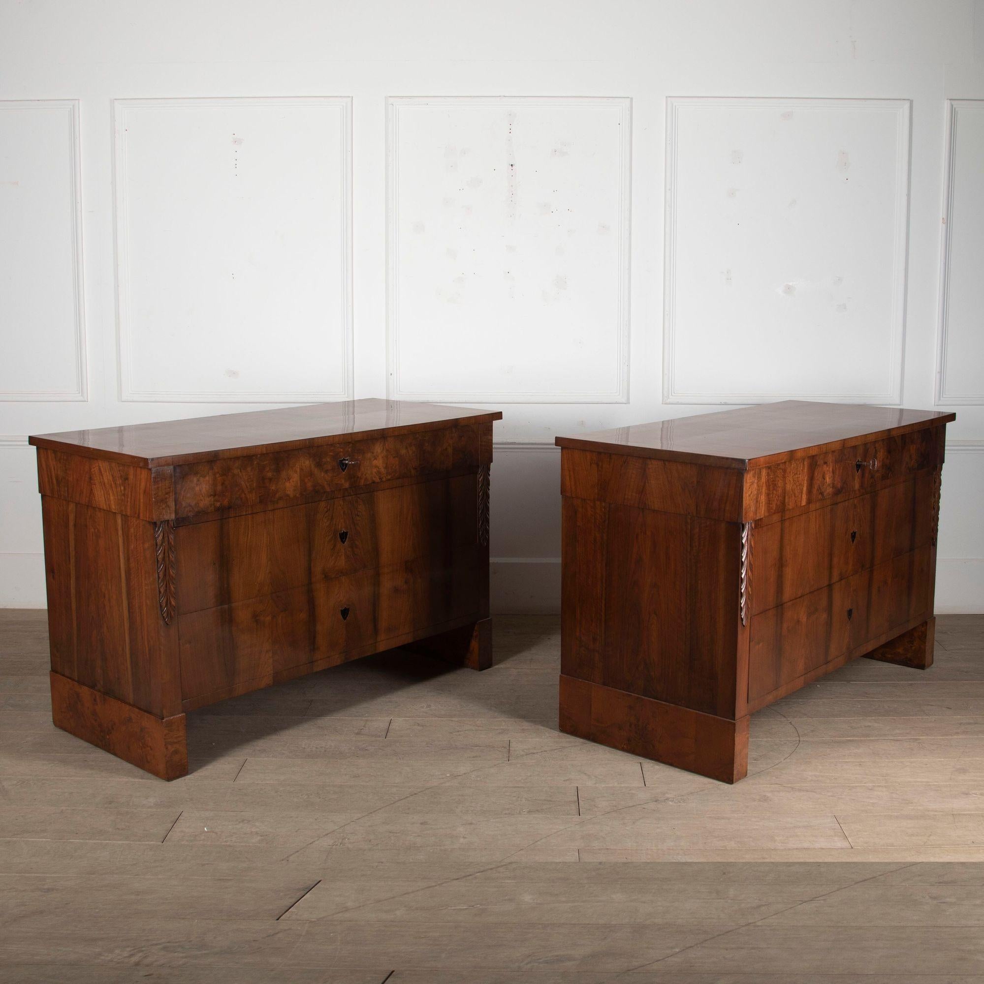 Pair of 19th Century Italian Walnut Commodes For Sale 5