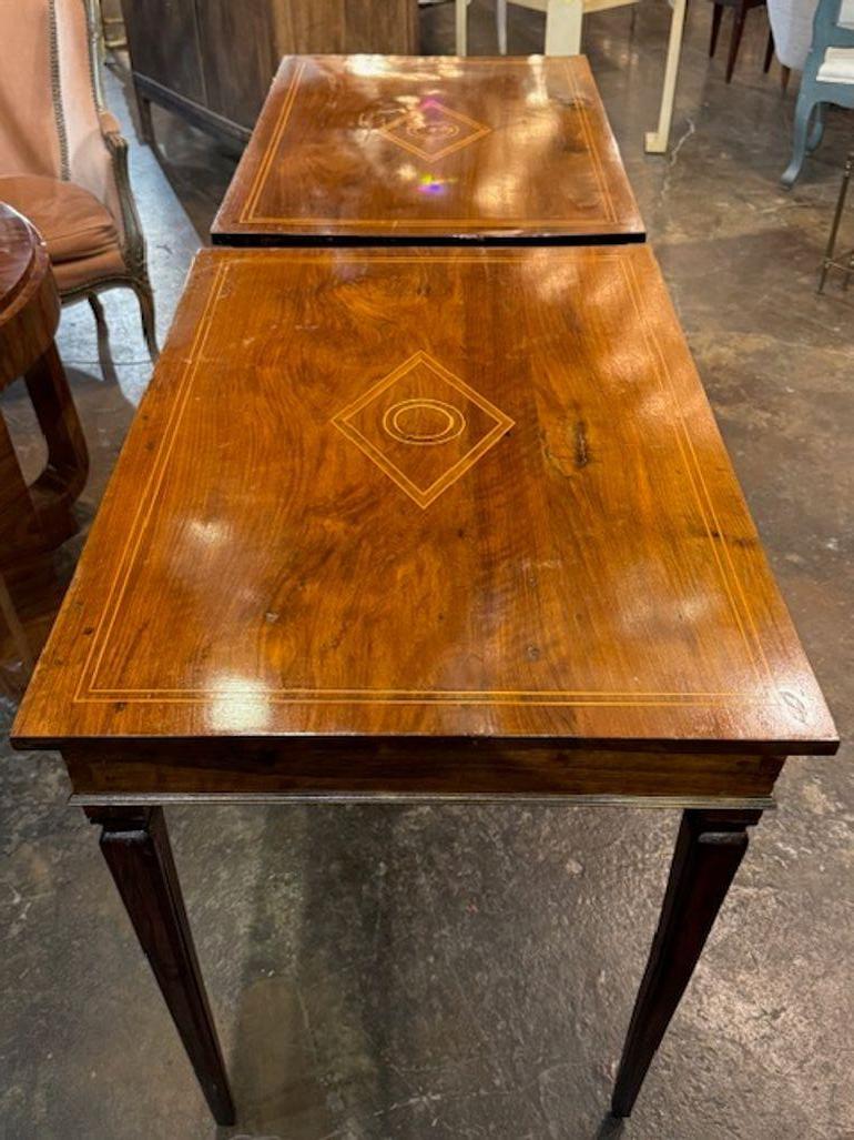 Paire de tables italiennes du XIXe siècle en noyer incrusté Bon état - En vente à Dallas, TX