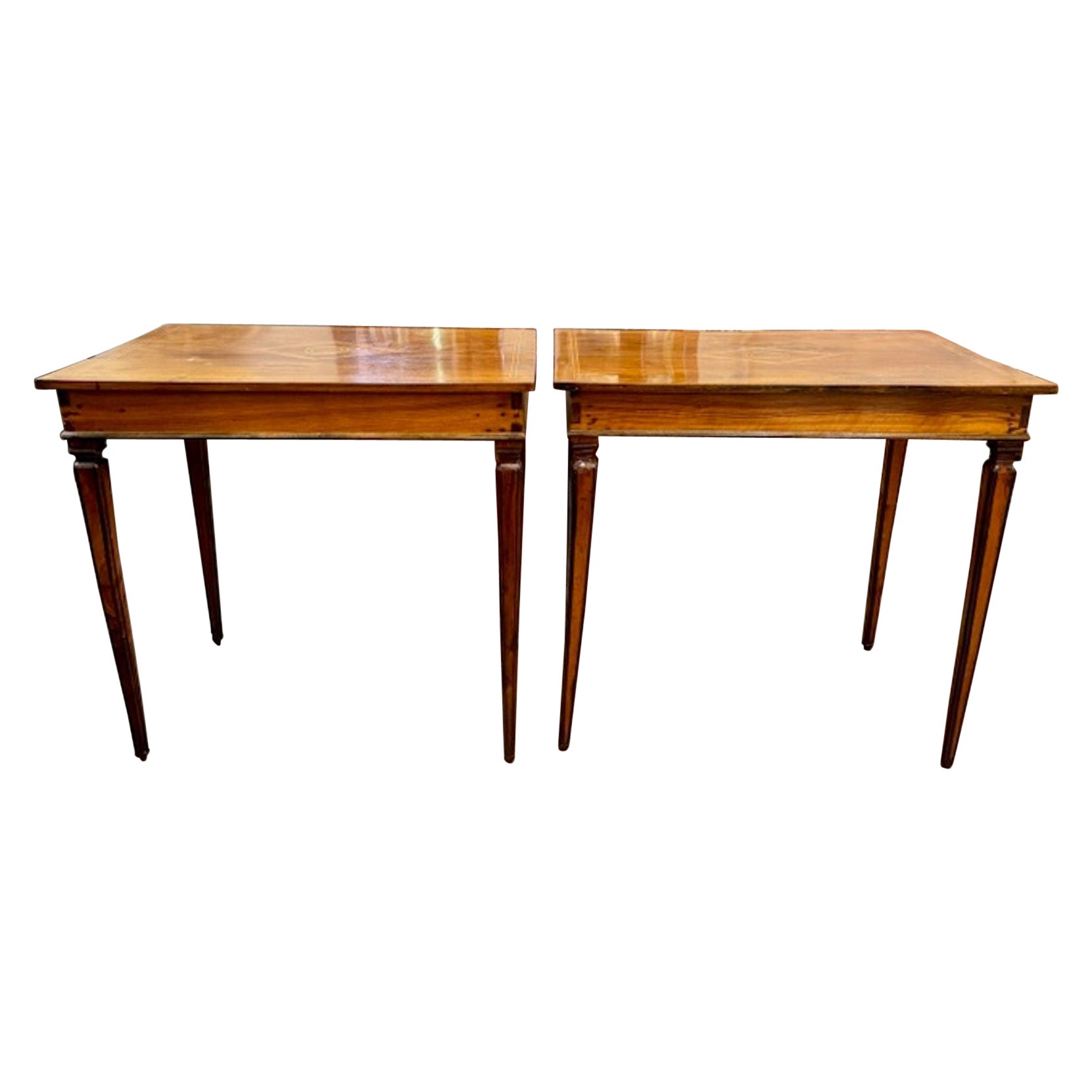 Paire de tables italiennes du XIXe siècle en noyer incrusté