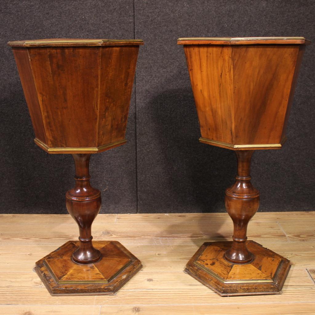 Paire de tables d'appoint en bois de noyer italiennes du 19e siècle, 1880 en vente 6