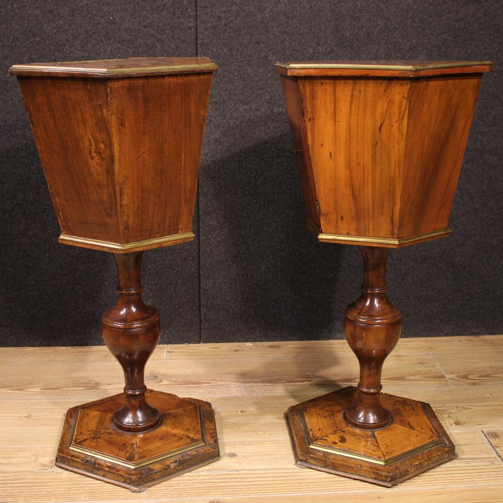 Paire de tables d'appoint en bois de noyer italiennes du 19e siècle, 1880 en vente 2