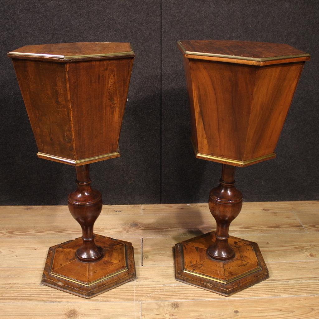 Paire de tables d'appoint en bois de noyer italiennes du 19e siècle, 1880 en vente 4