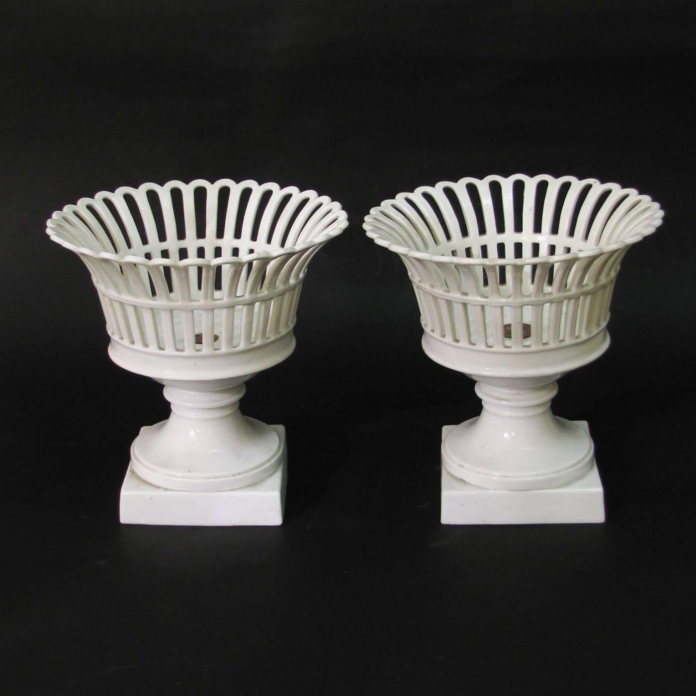 Pair of 19th Century Italian White Porcelain Fruit Baskets or Bowls In Good Condition For Sale In Firenze, IT