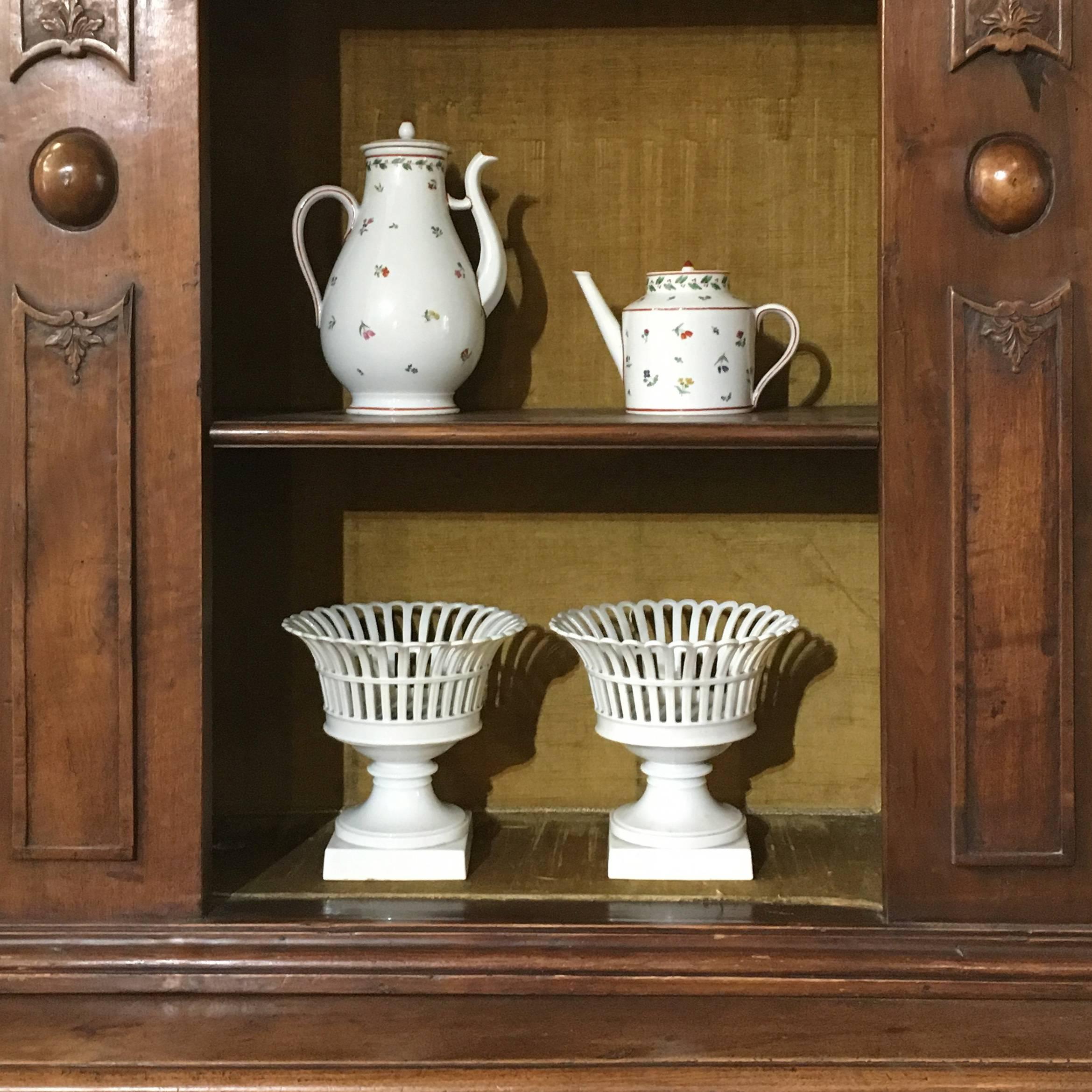 Pair of 19th Century Italian White Porcelain Fruit Baskets or Bowls For Sale 3
