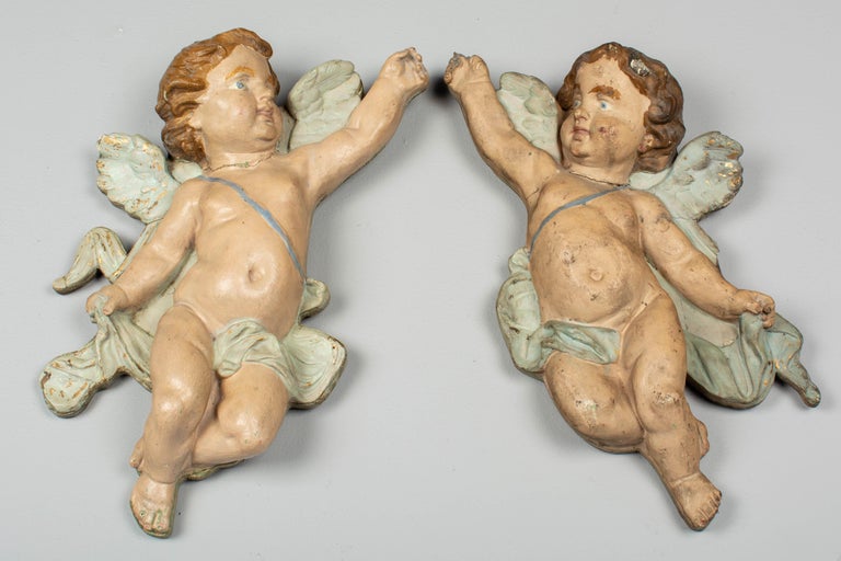 Baroque Pair of 19th Century Italian Winged Putti Wall Sculptures For Sale