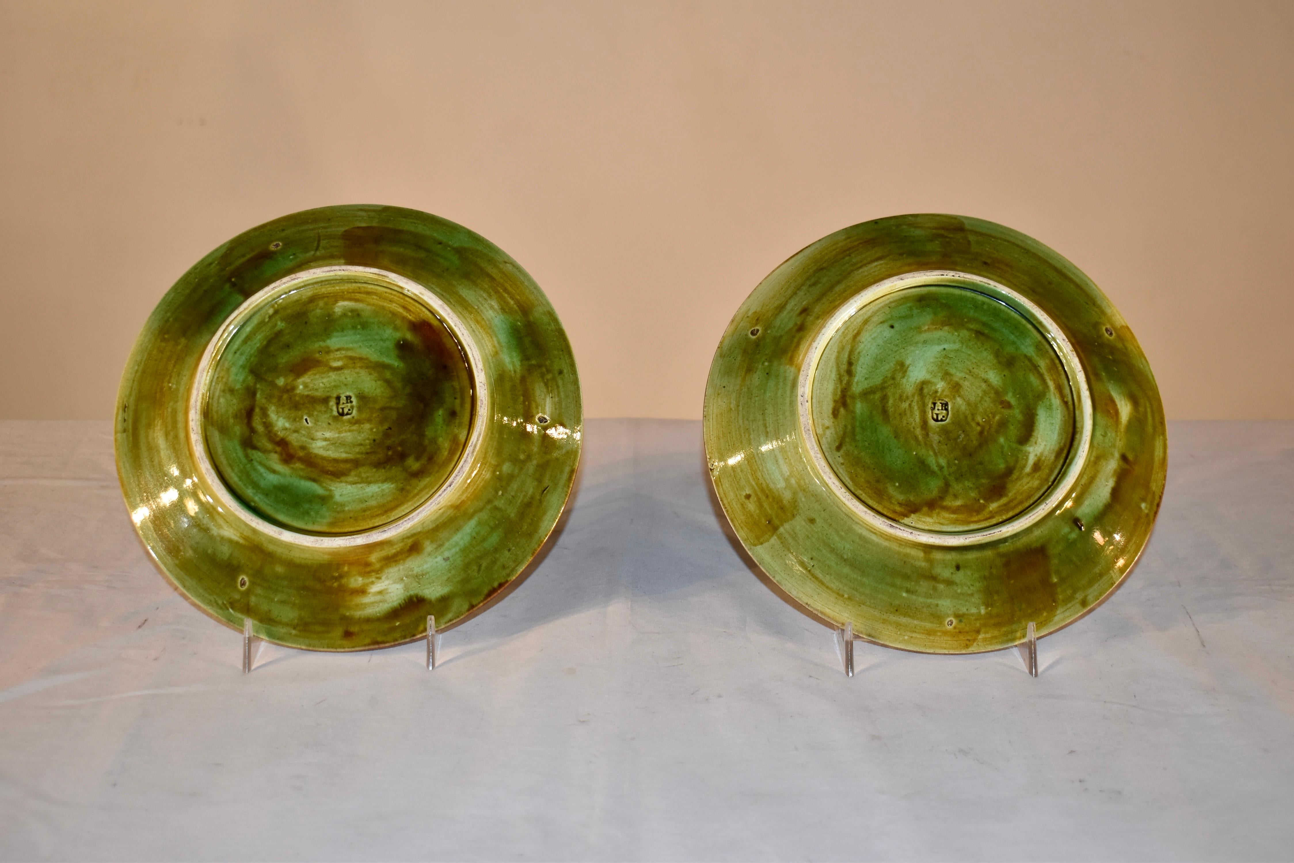XIXe siècle Paire d'assiettes en majolique J. Roth du 19ème siècle de Londres en vente
