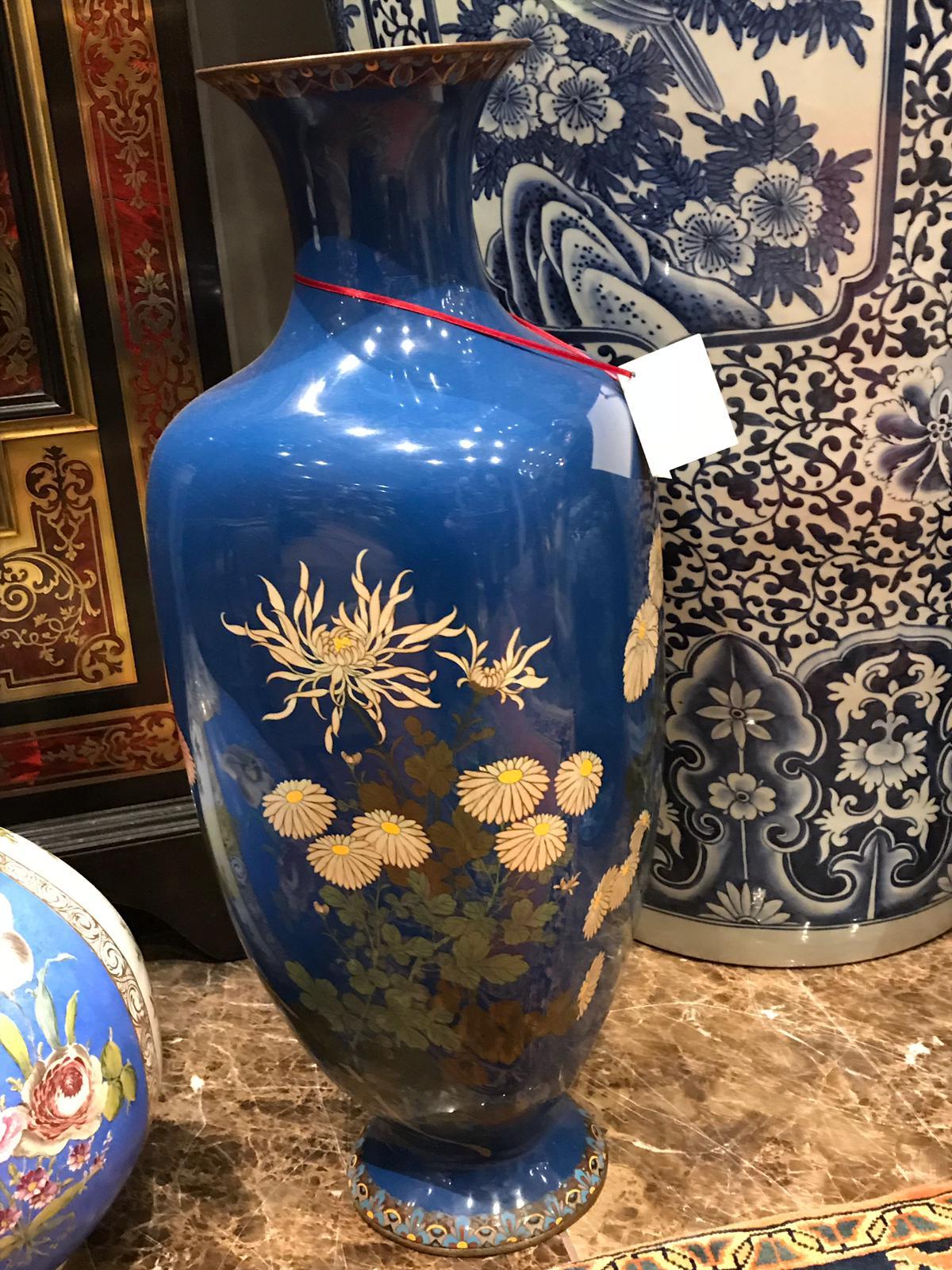 Pair of 19th Century Japanese Cloisonné Square-Shaped Vases with Flaring Necks In Excellent Condition For Sale In London, GB