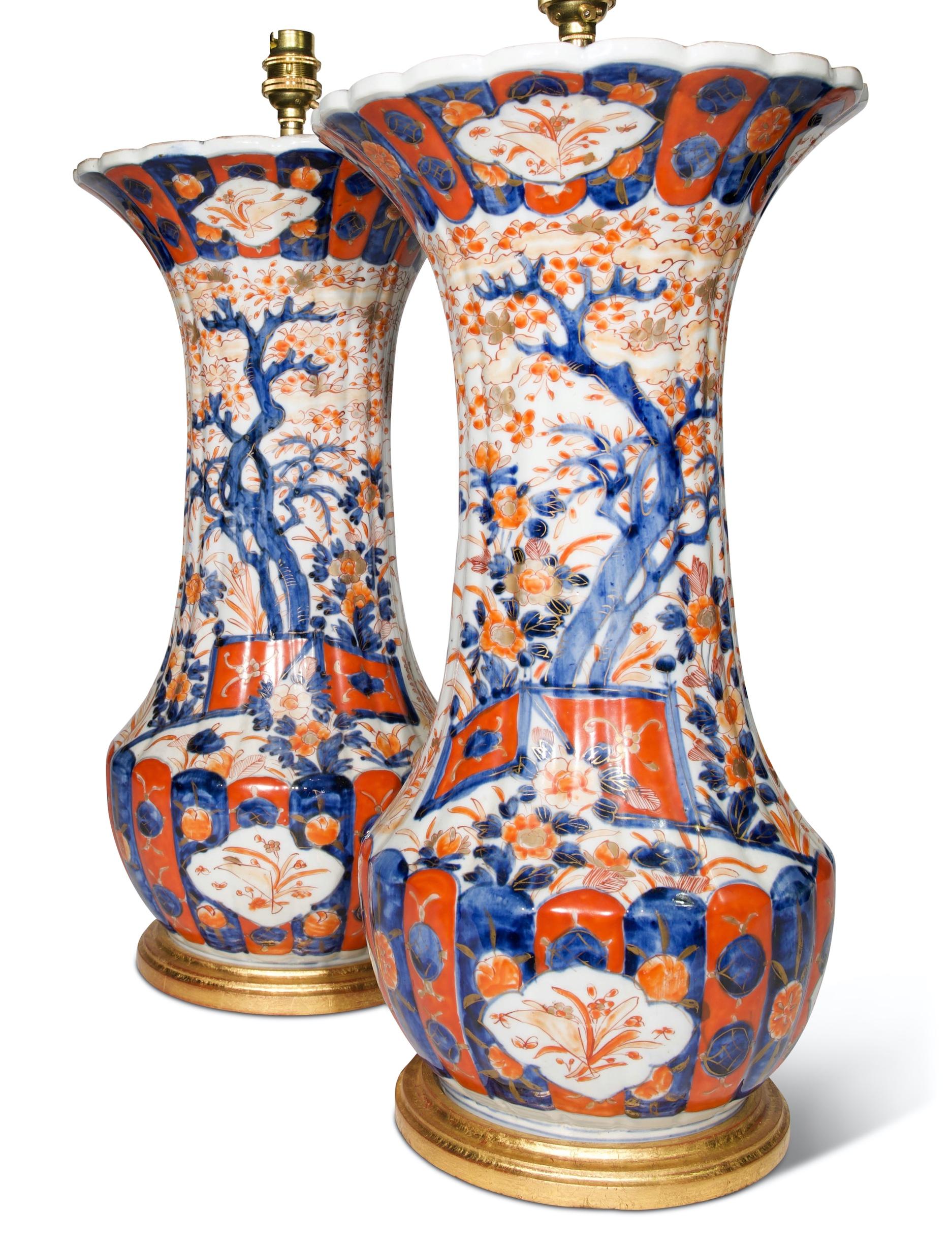 Glazed Pair of 19th Century Japanese Imari Porcelain Table Lamps For Sale