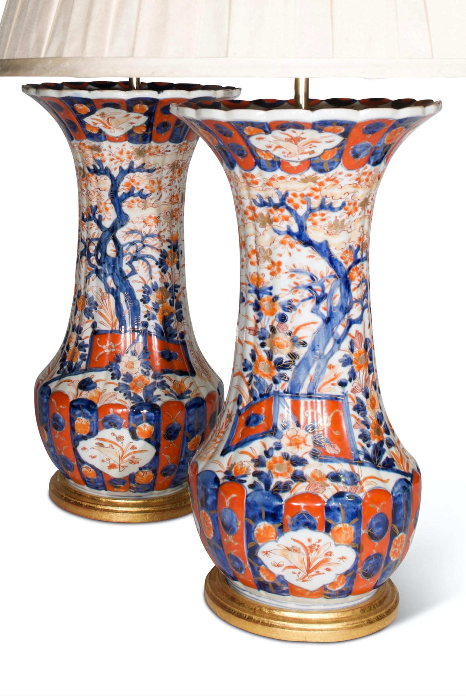 Paar von  Japanische Imari-Porzellan-Tischlampen des 19. Jahrhunderts im Angebot 1