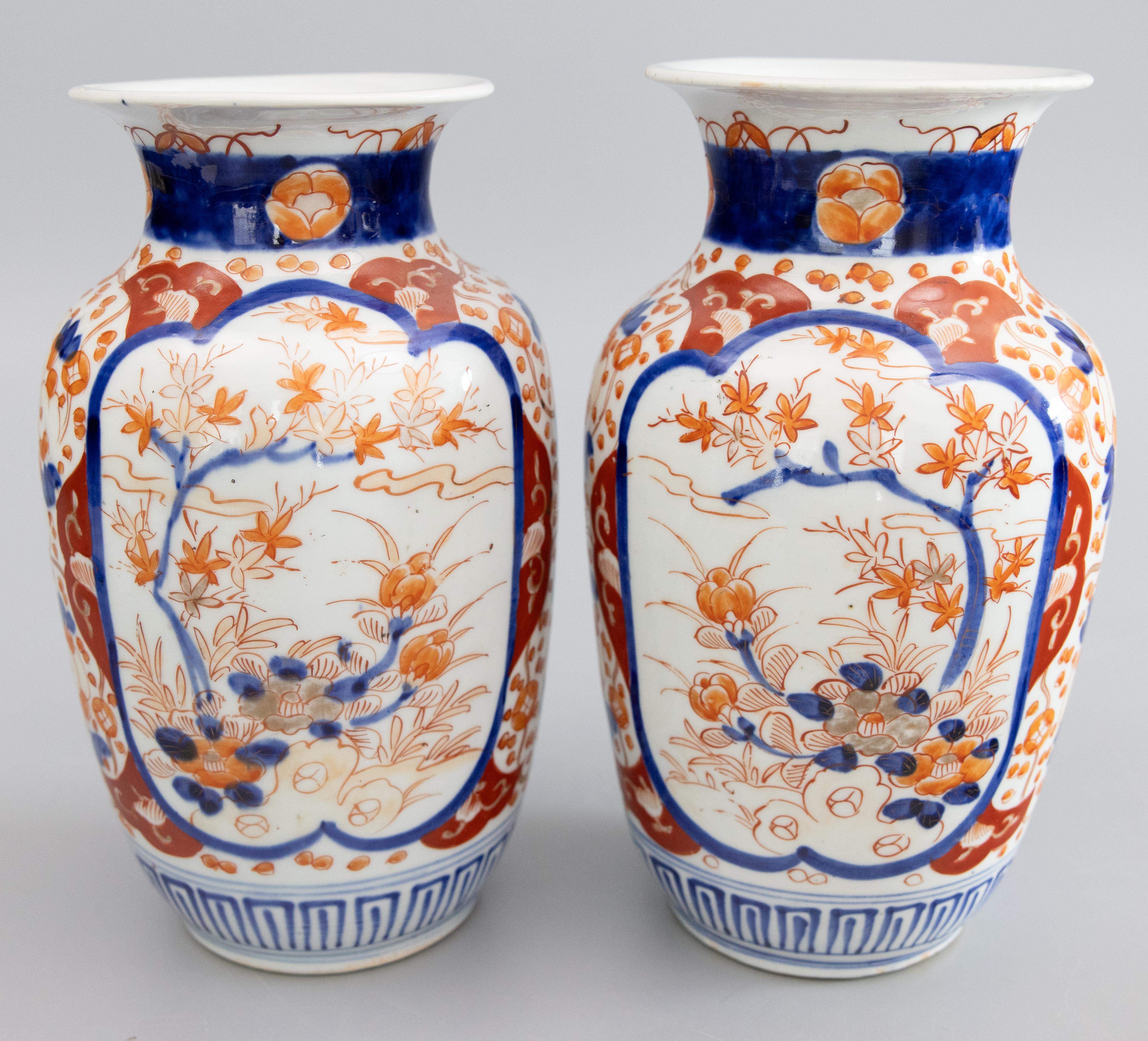 Hand-Painted Pair of 19th Century Japanese Meiji Period Imari Porcelain Vases For Sale
