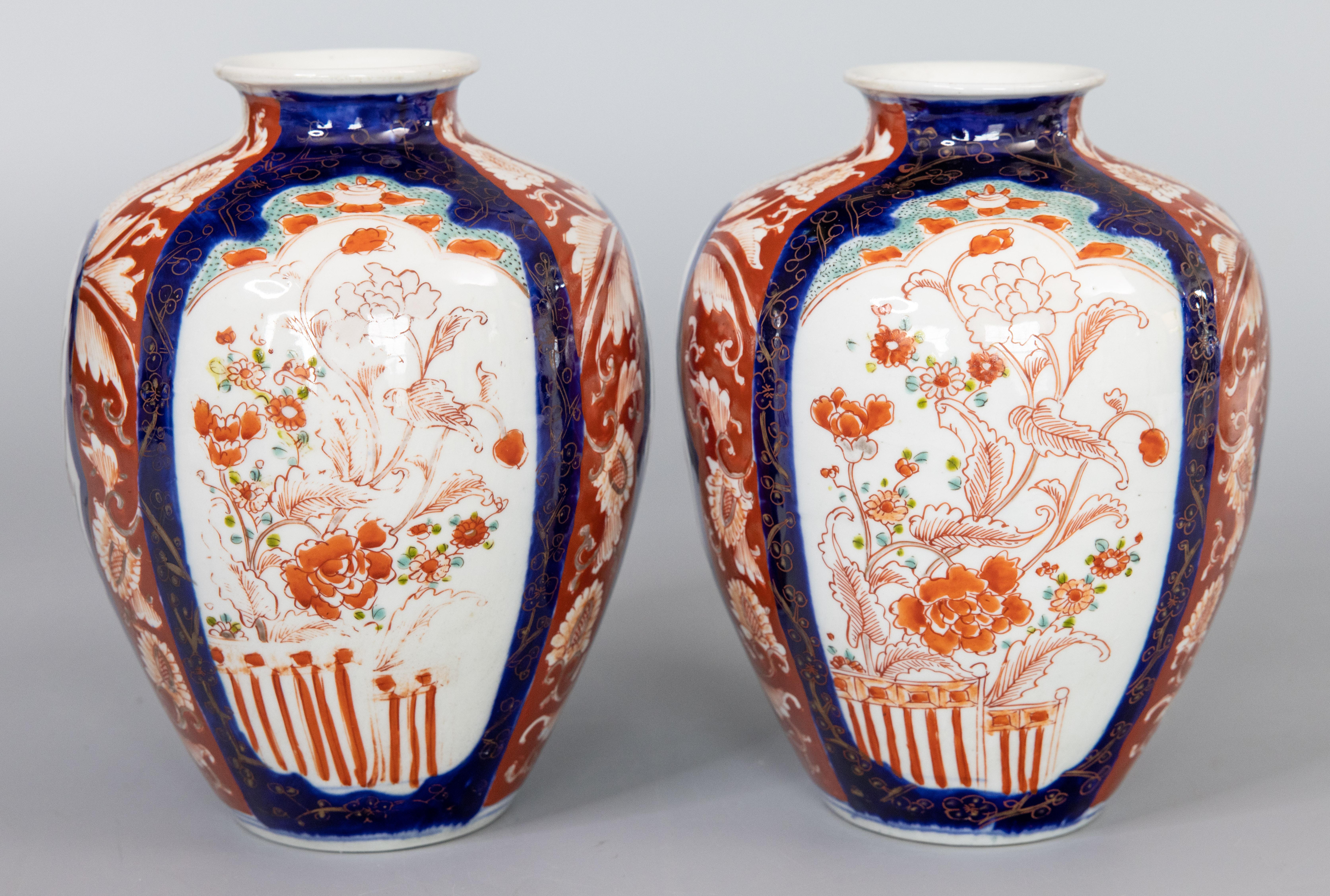 Hand-Painted Pair of 19th Century Japanese Imari Porcelain Vases For Sale