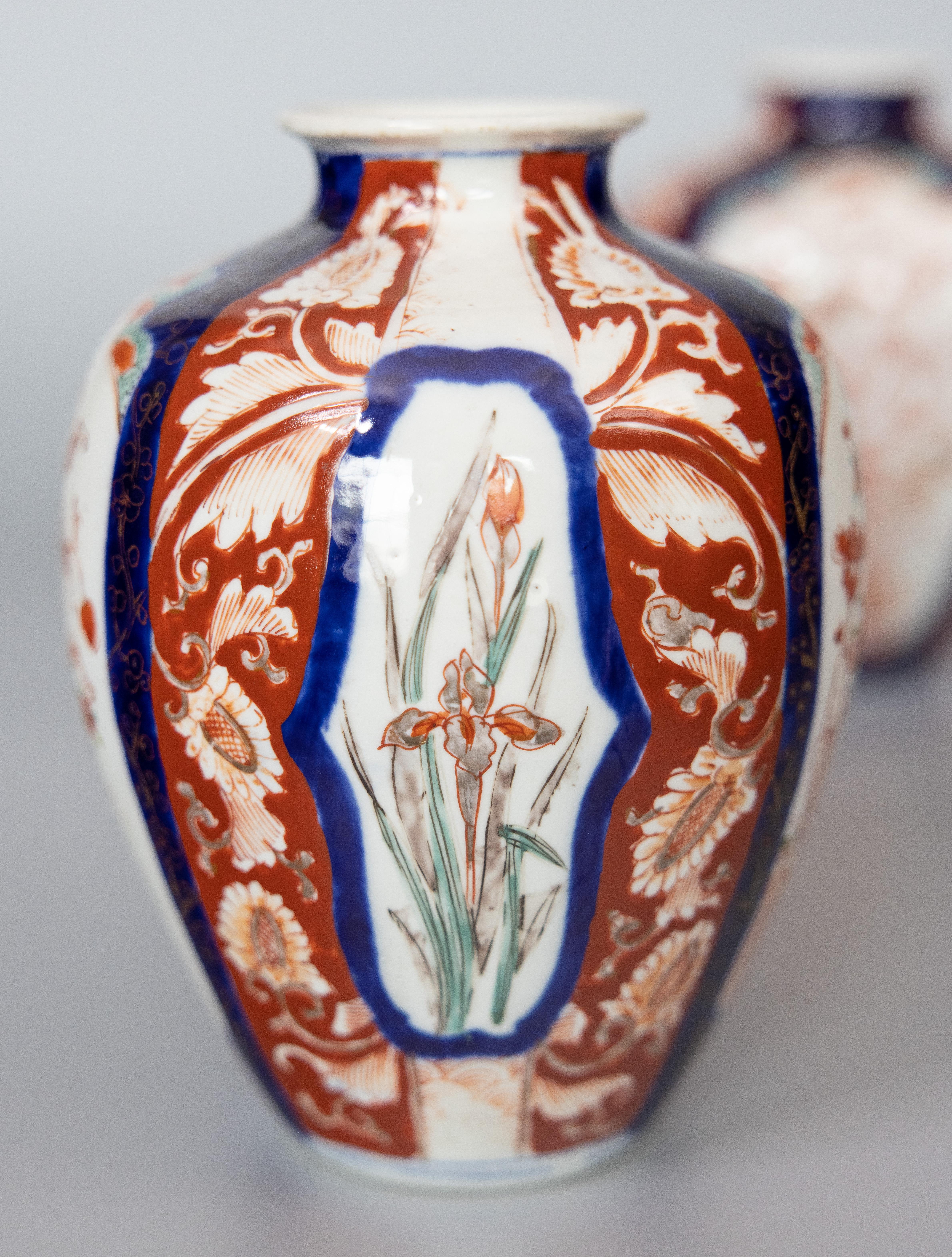 Pair of 19th Century Japanese Imari Porcelain Vases In Good Condition For Sale In Pearland, TX