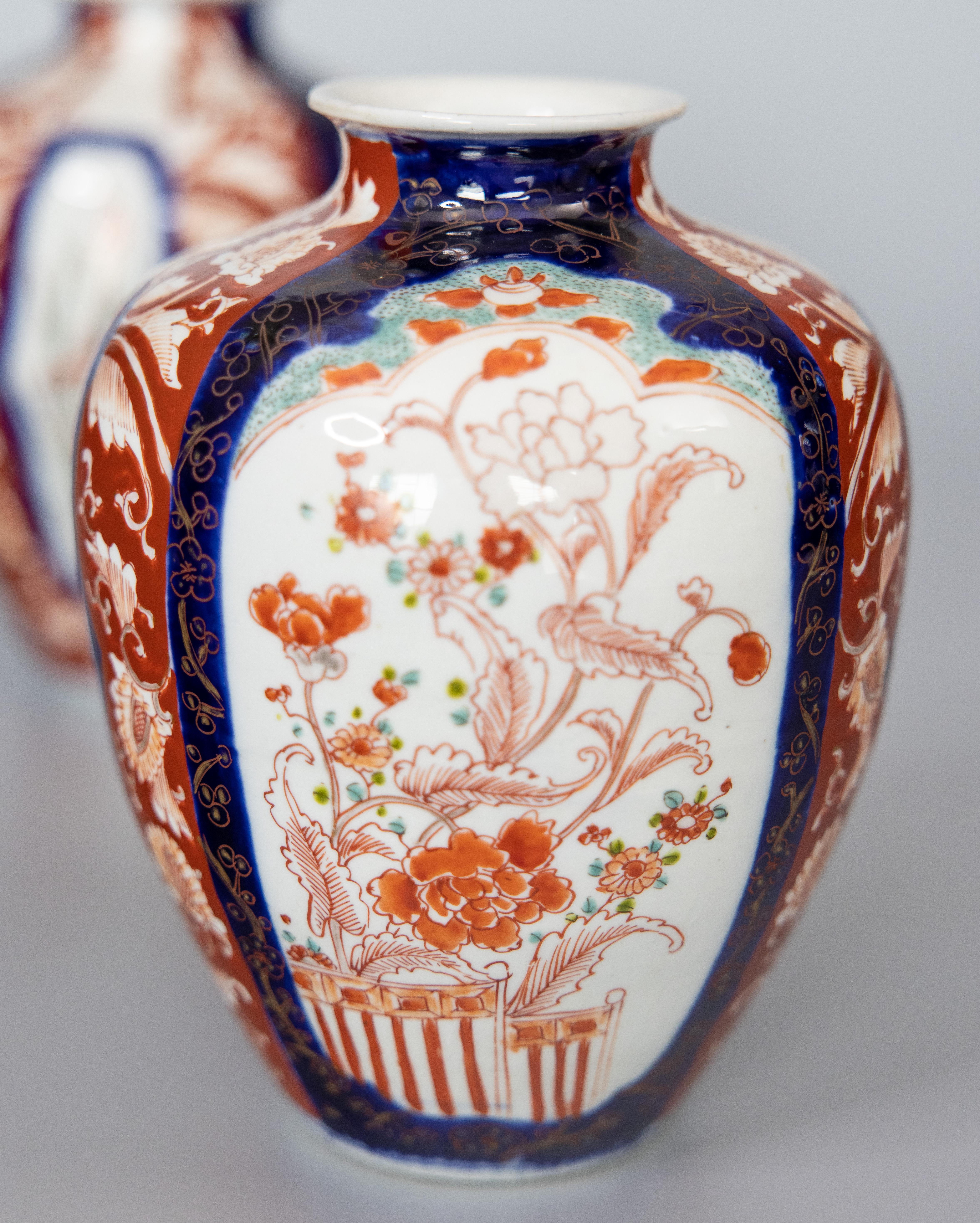Pair of 19th Century Japanese Imari Porcelain Vases For Sale 1