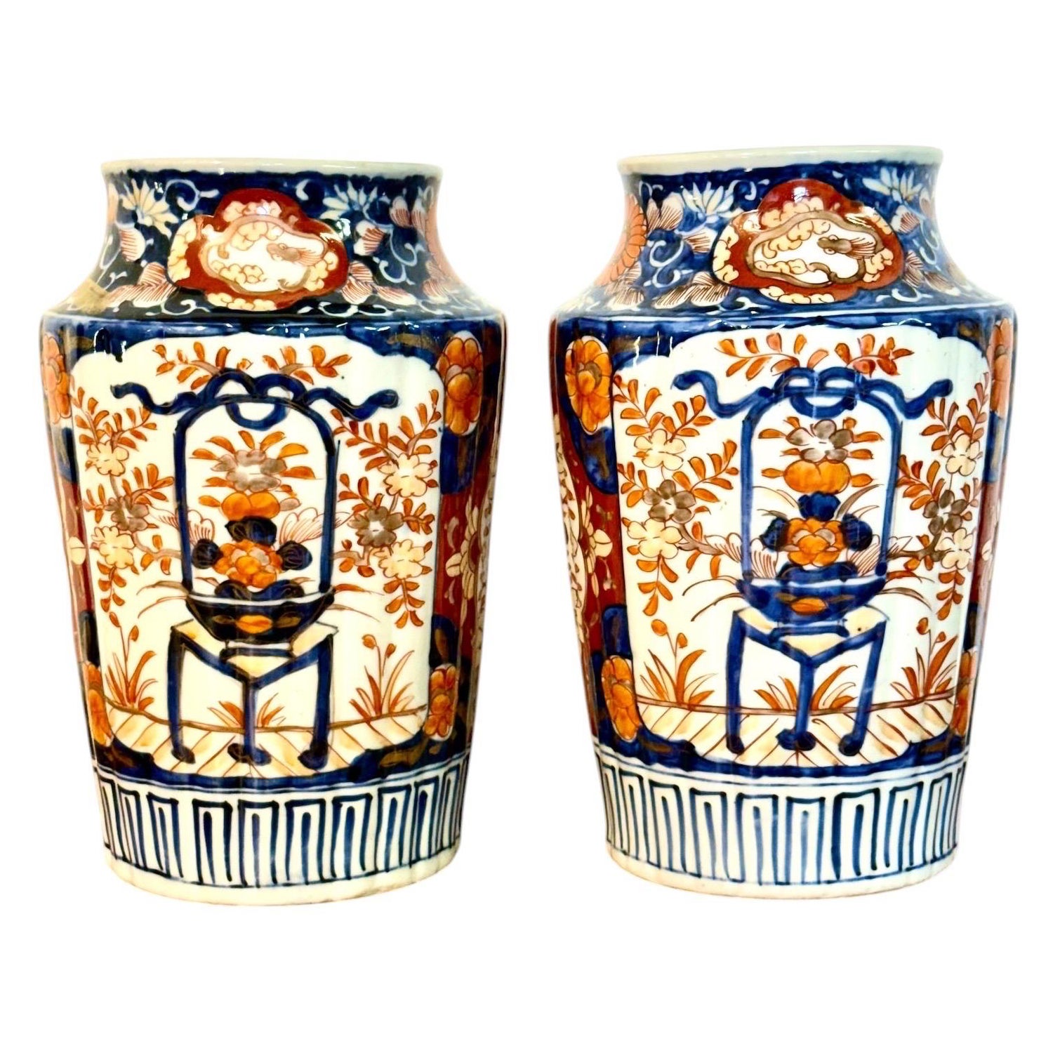 Coppia di vasi in porcellana Imari giapponese del XIX secolo
