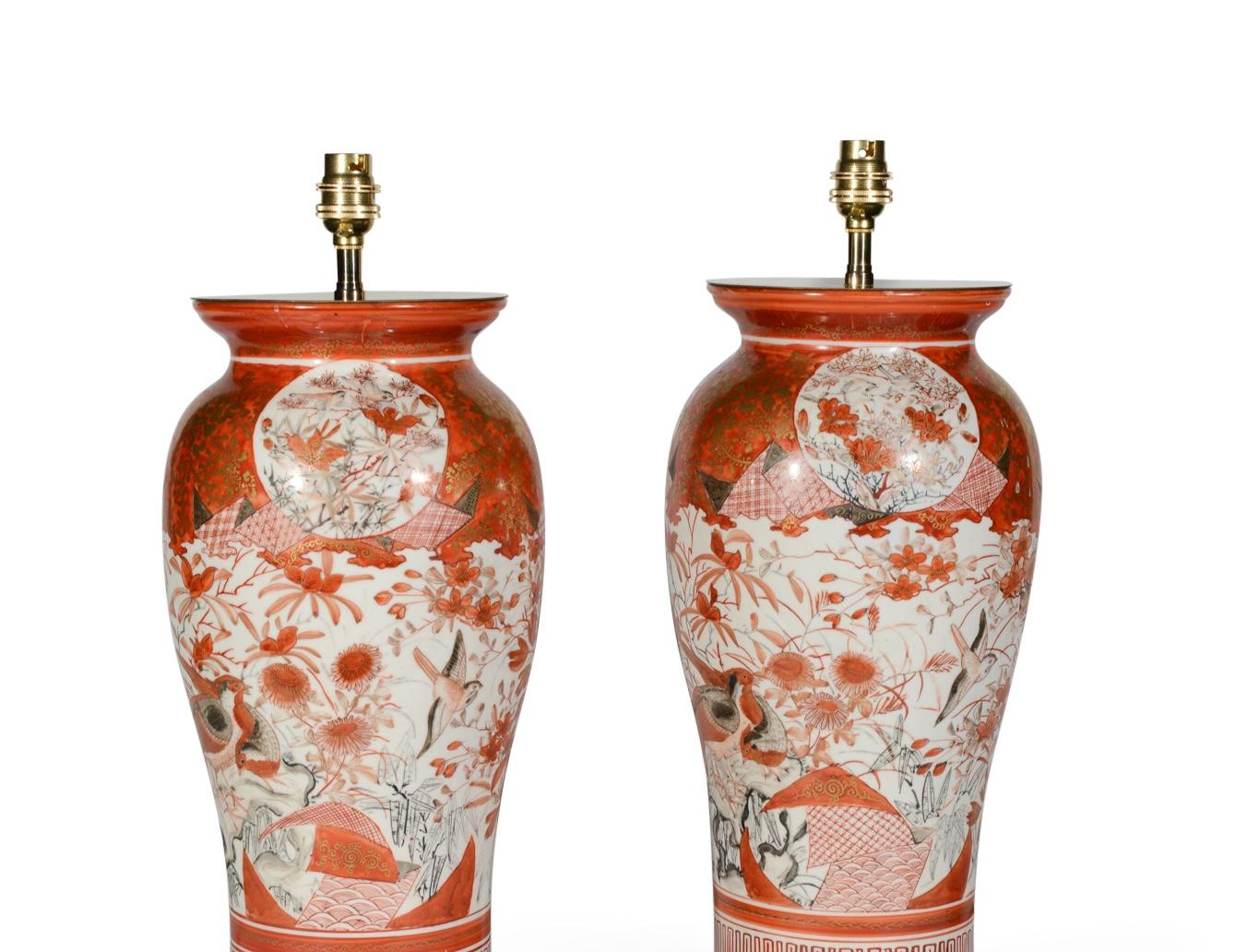 Pareja de Lámparas de Mesa Antiguas Kutani Japonesas del Siglo XIX Cerámico en venta