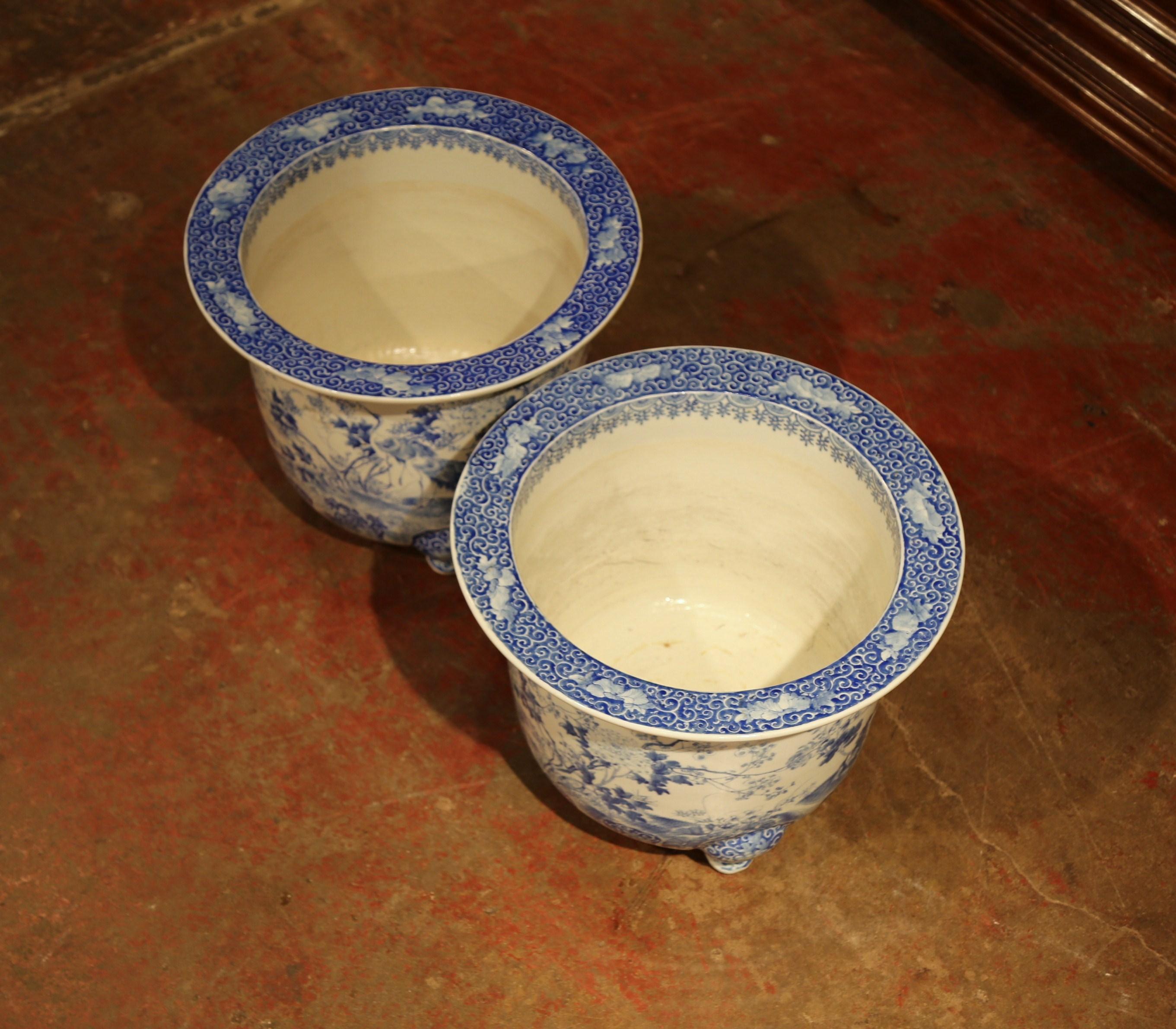 Pair of 19th Century Japanese Meiji Period Blue and White Porcelain Cache-Pots In Excellent Condition In Dallas, TX