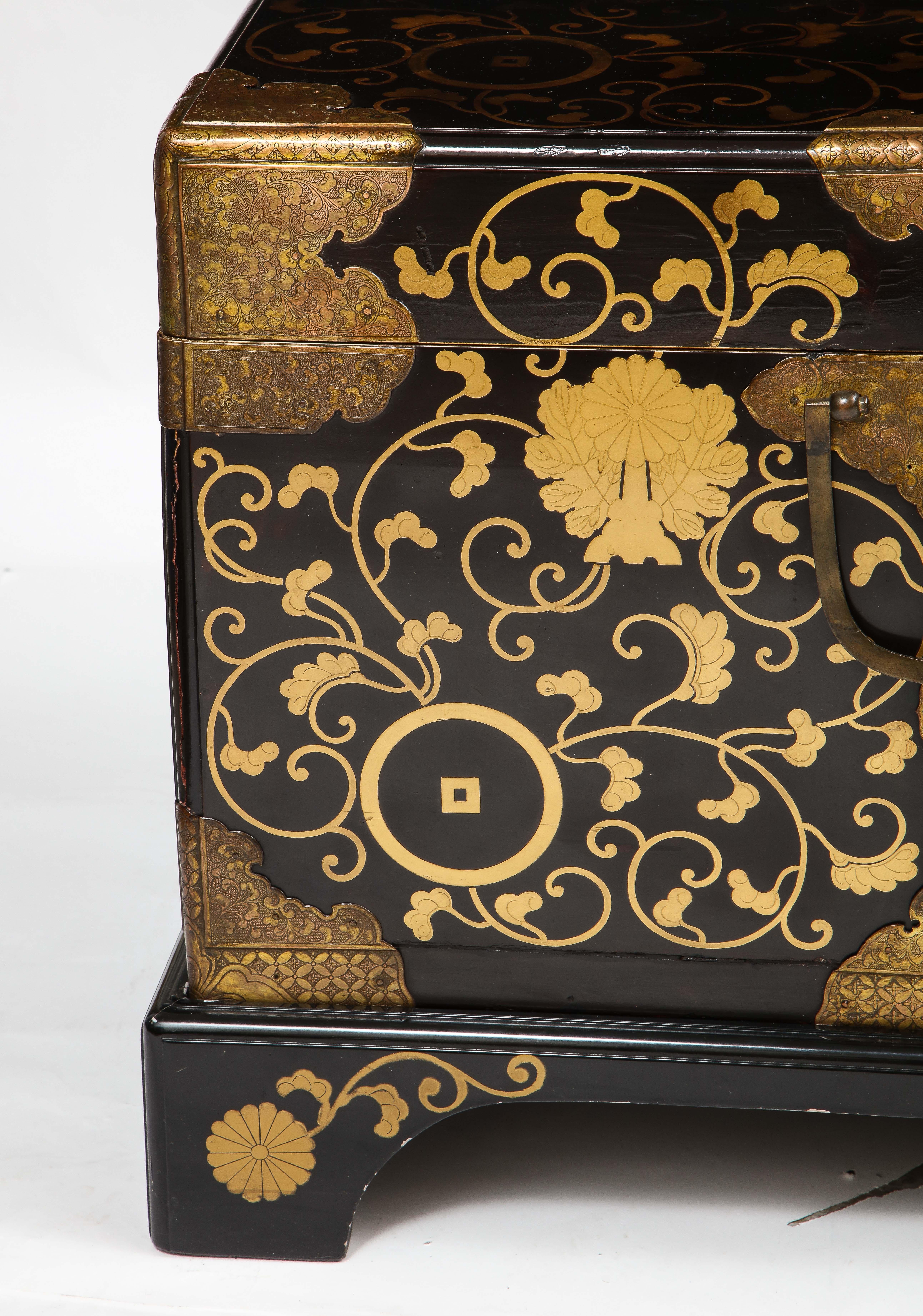  Pair of 19th Century Japanese Meiji Period Dore Bronze Mounted Lacquered Chests For Sale 5