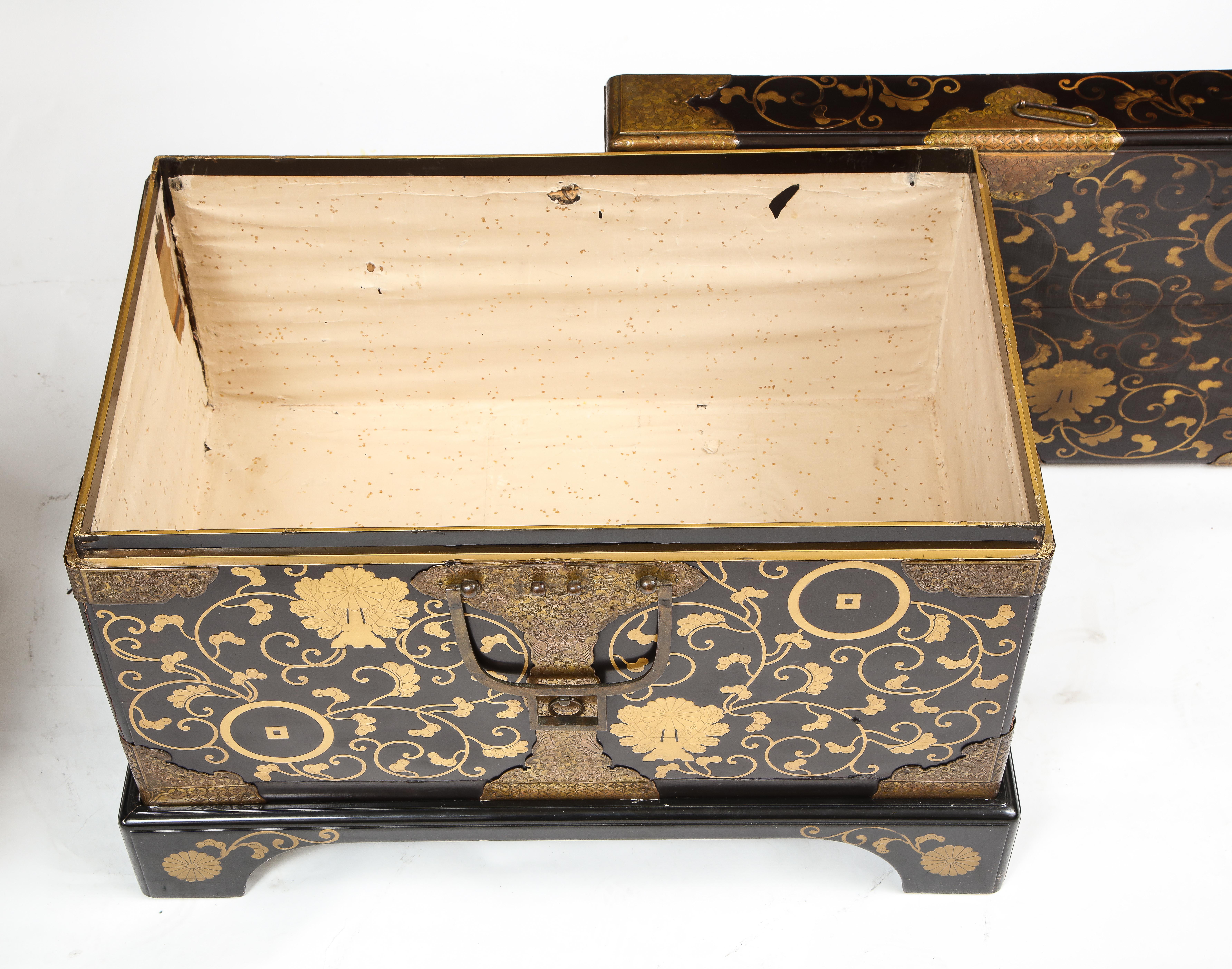  Pair of 19th Century Japanese Meiji Period Dore Bronze Mounted Lacquered Chests For Sale 10