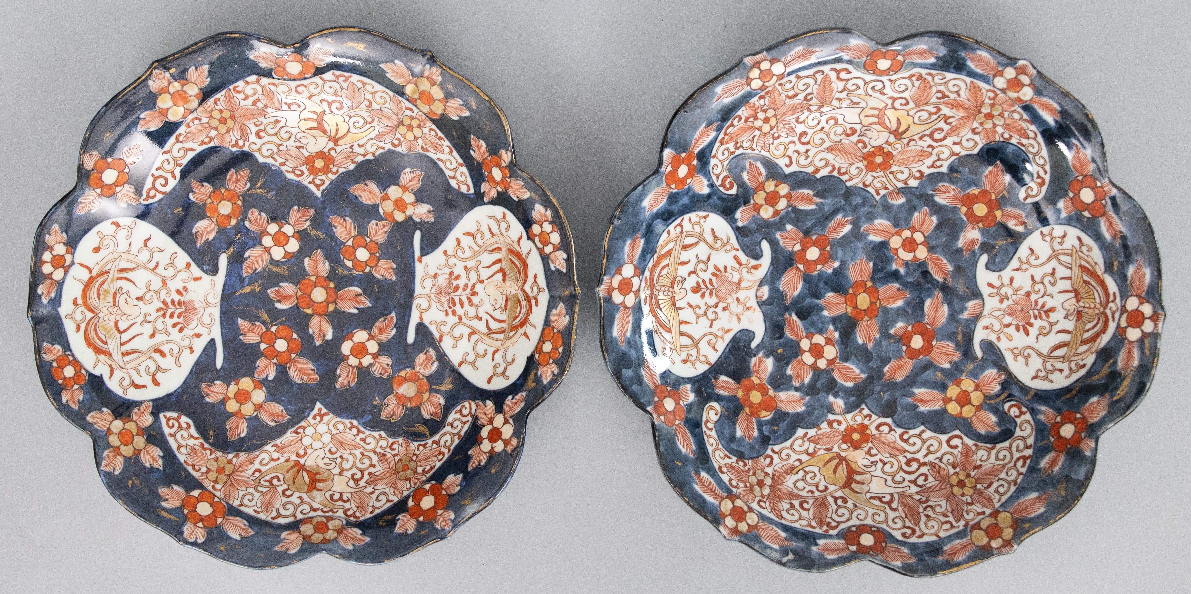 Paar japanische Meiji-Periode Imari-Blau mit Blumen und Wellenschliff aus dem 19. im Angebot 3