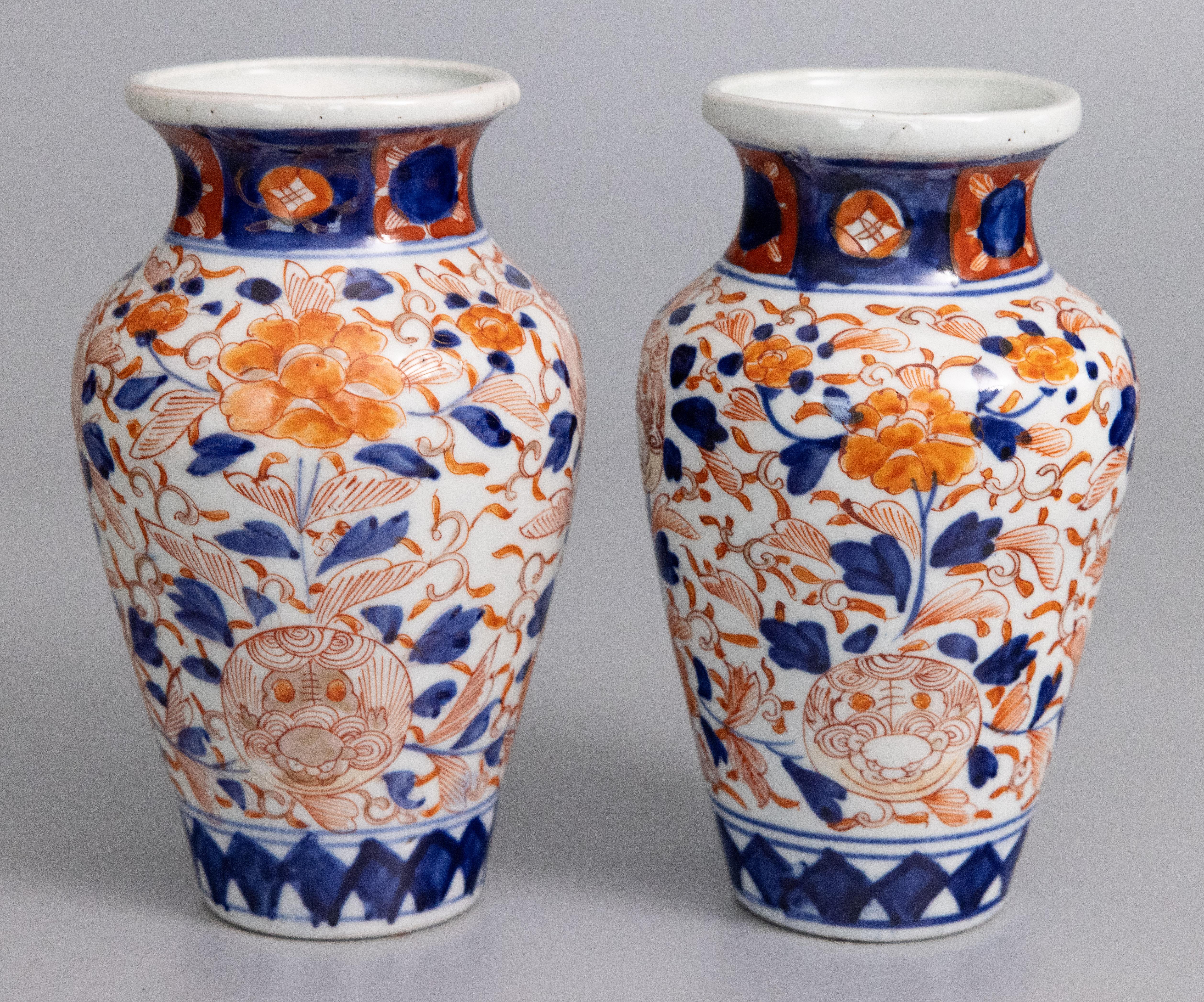 Pair of 19th Century Japanese Meiji Period Imari Porcelain Vases In Good Condition For Sale In Pearland, TX