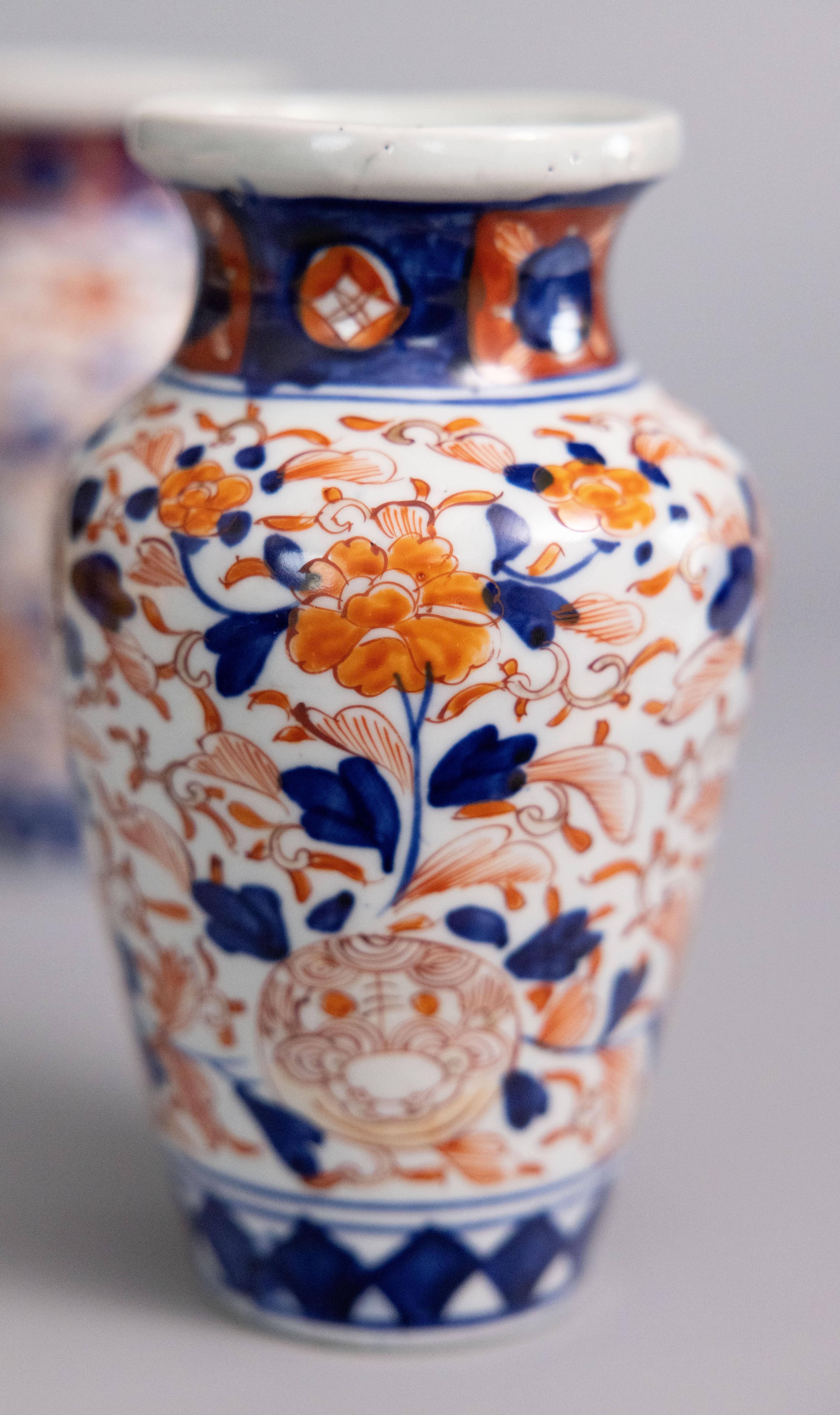 Pair of 19th Century Japanese Meiji Period Imari Porcelain Vases For Sale 3