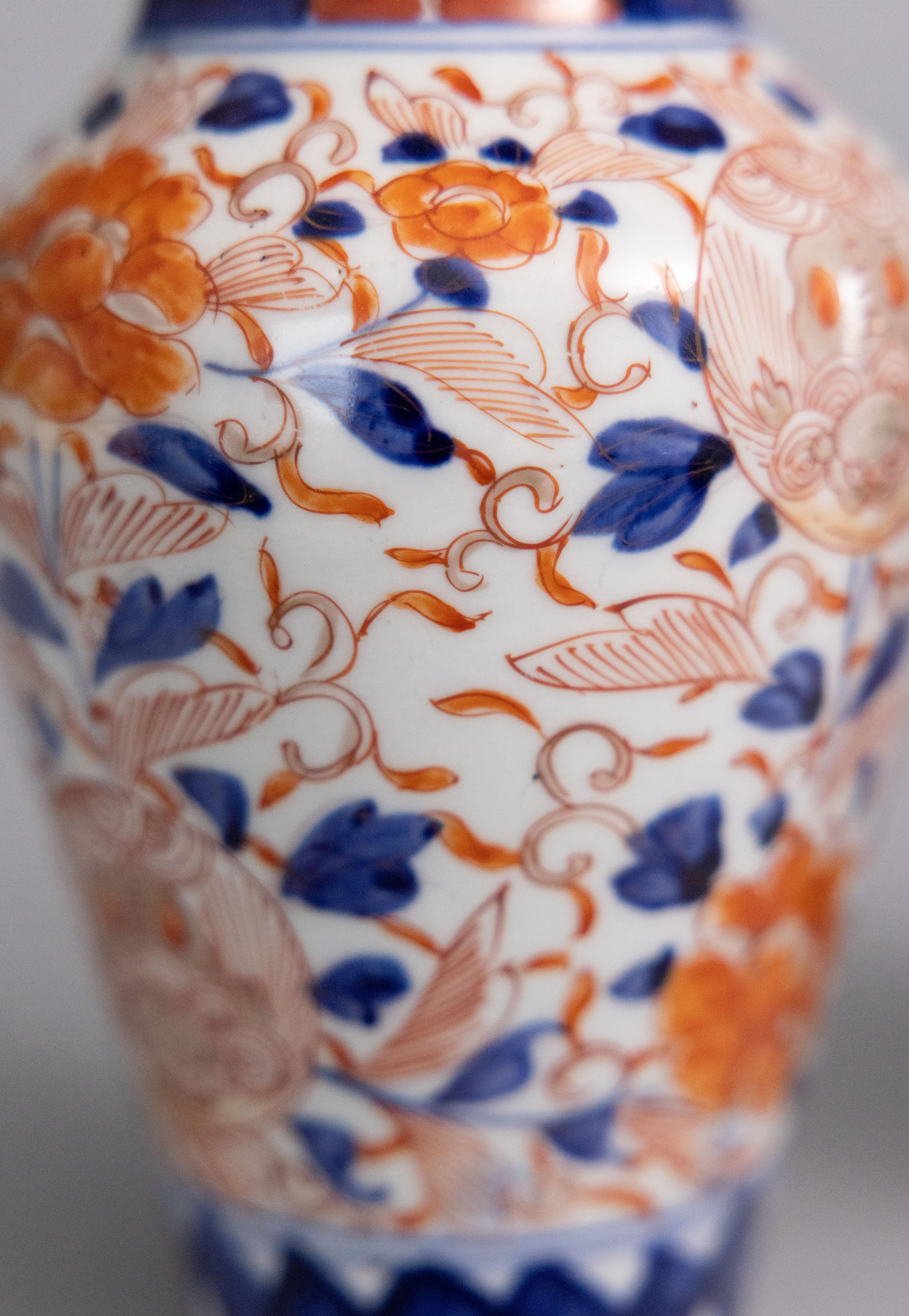 Pair of 19th Century Japanese Meiji Period Imari Porcelain Vases For Sale 5